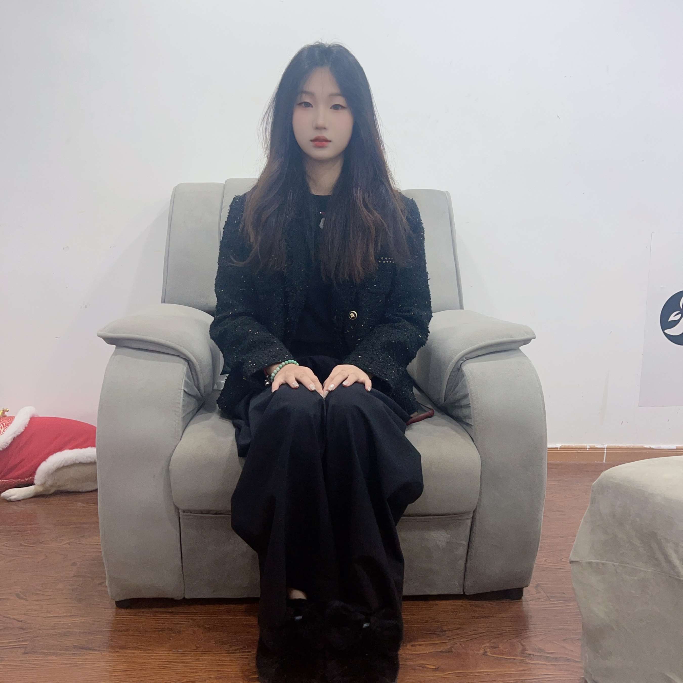 《黑衣小姐姐的嫩足》作品图