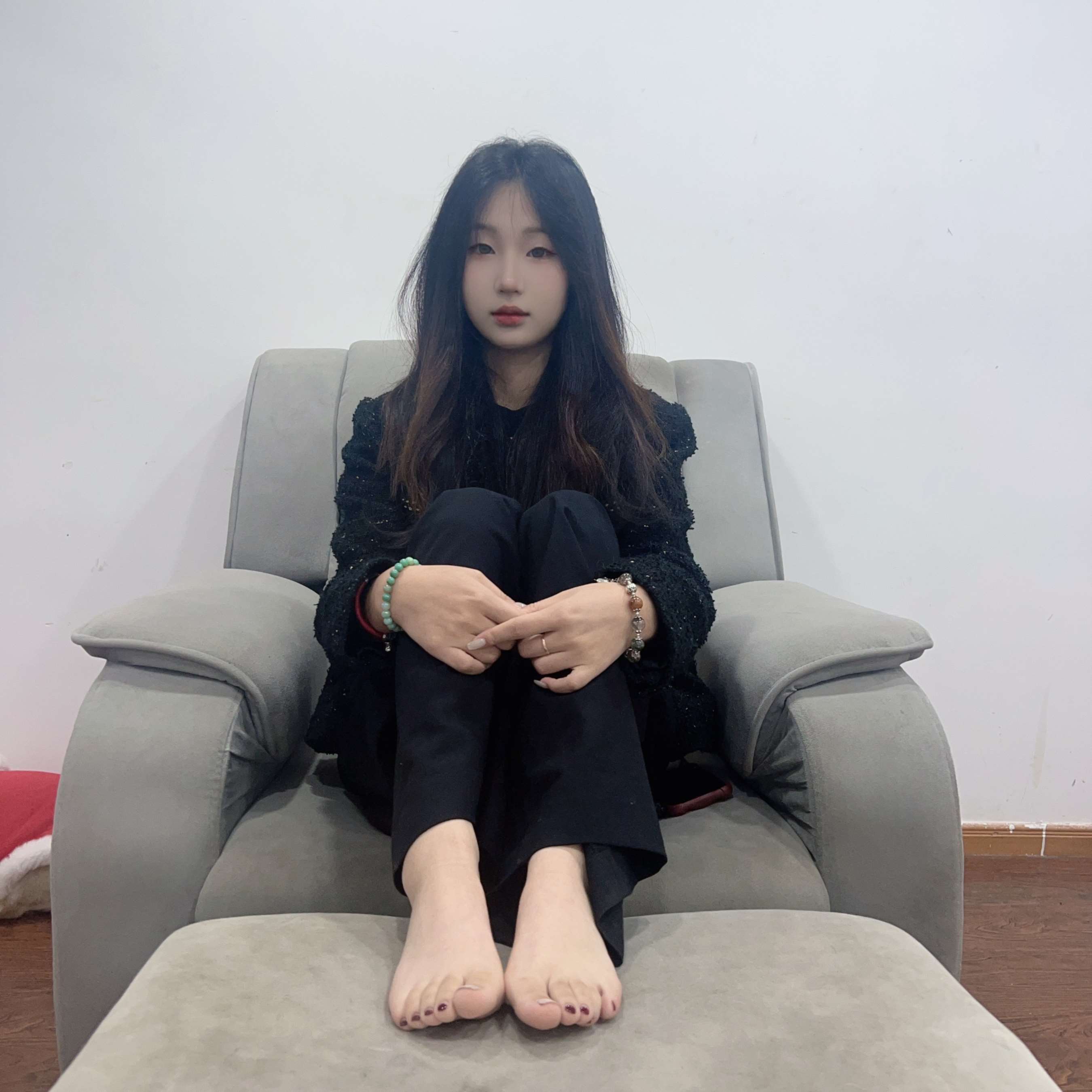 《黑衣小姐姐的嫩足》作品图