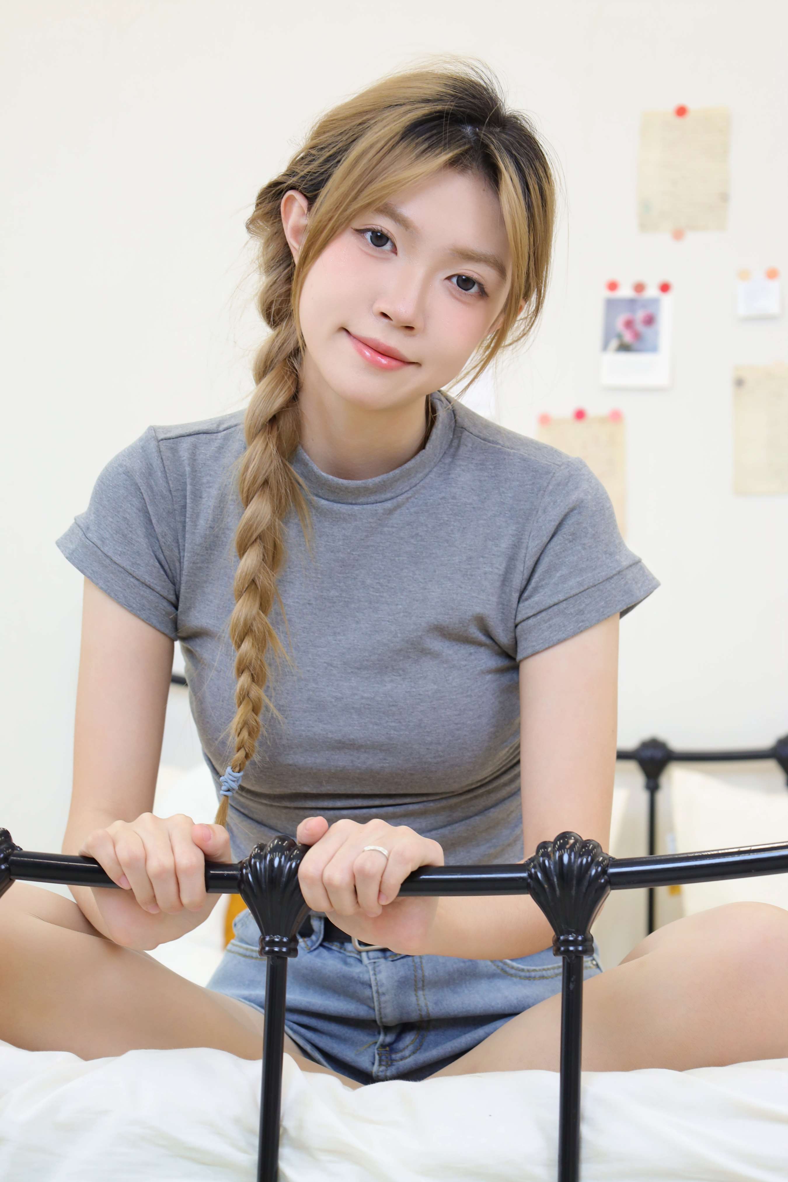 《yuuu 牛仔热裤の丝足》作品图