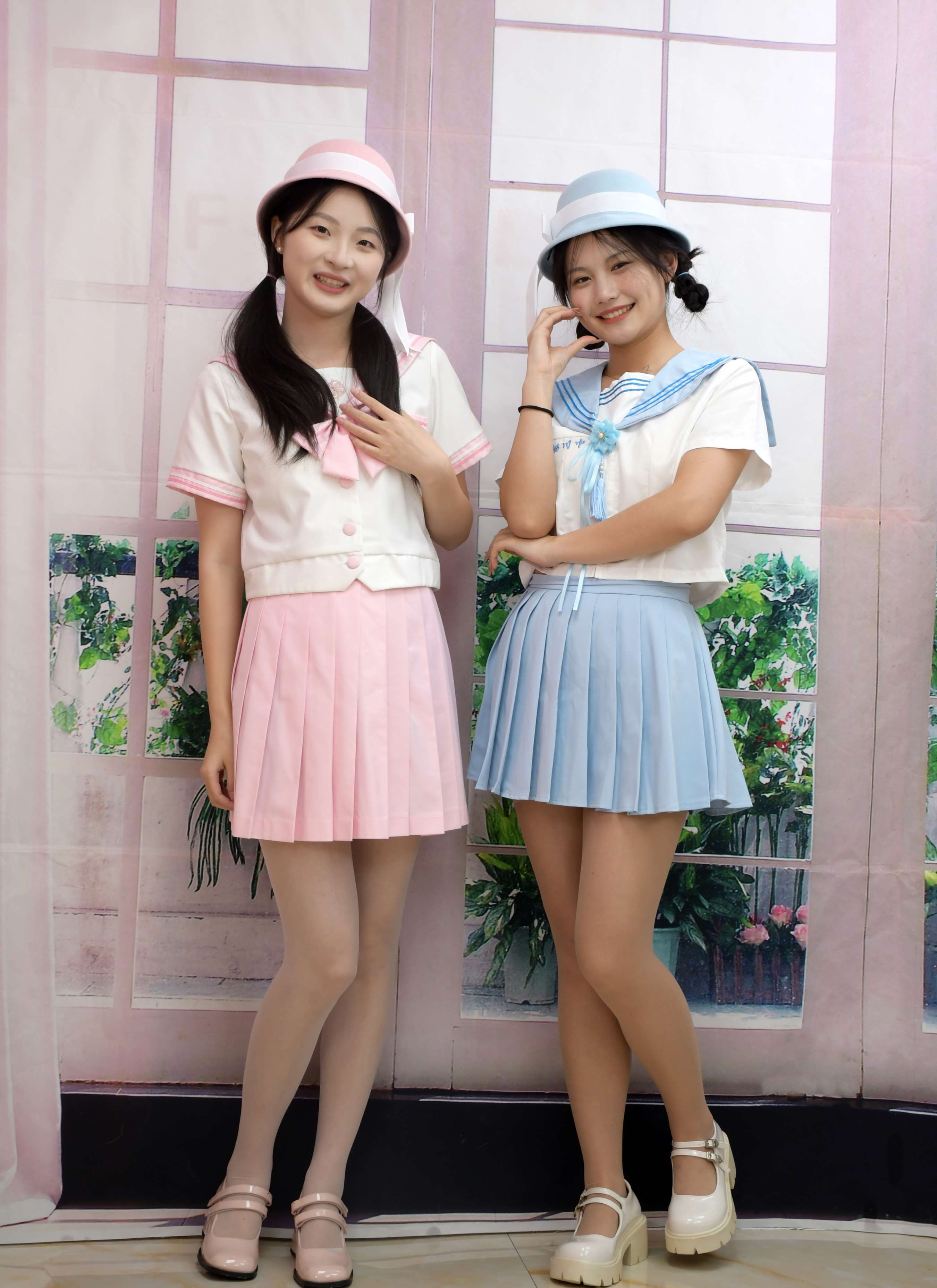 《安妮、幺幺-粉蓝双花》作品图