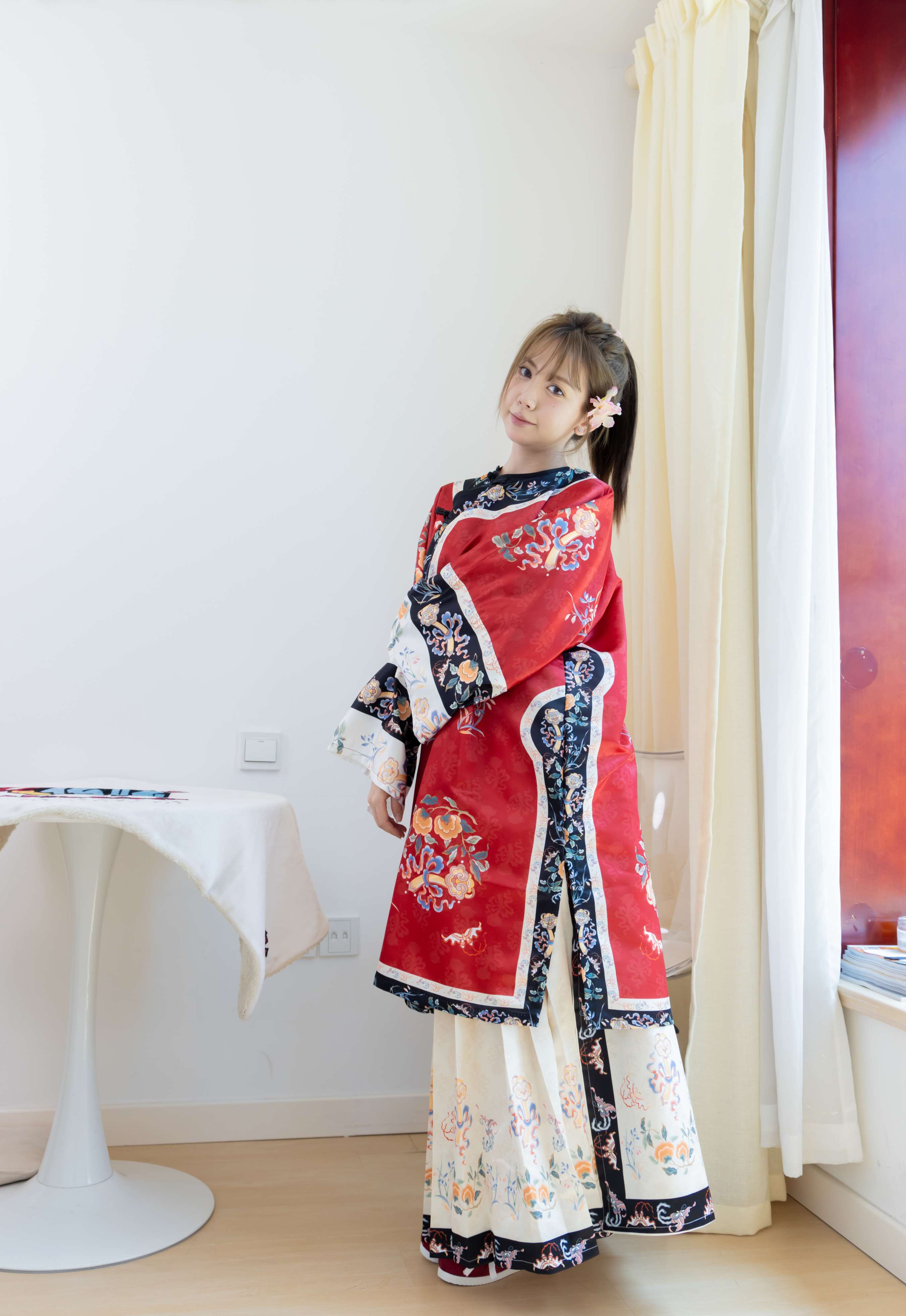 《小曦-汉服、布鞋、足袋、白棉袜》作品图