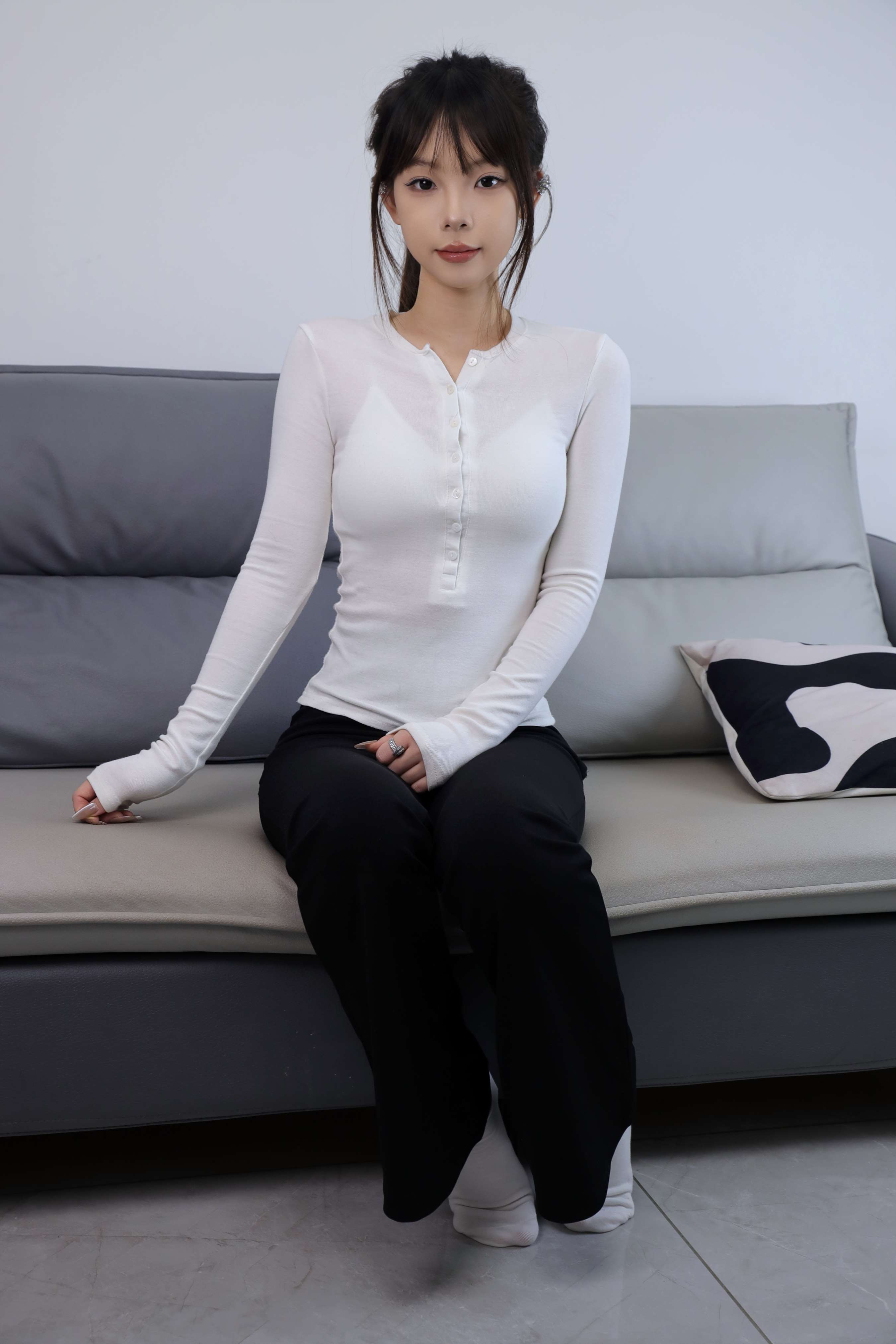 《章章 黑裤の棉袜、嫩足》作品图