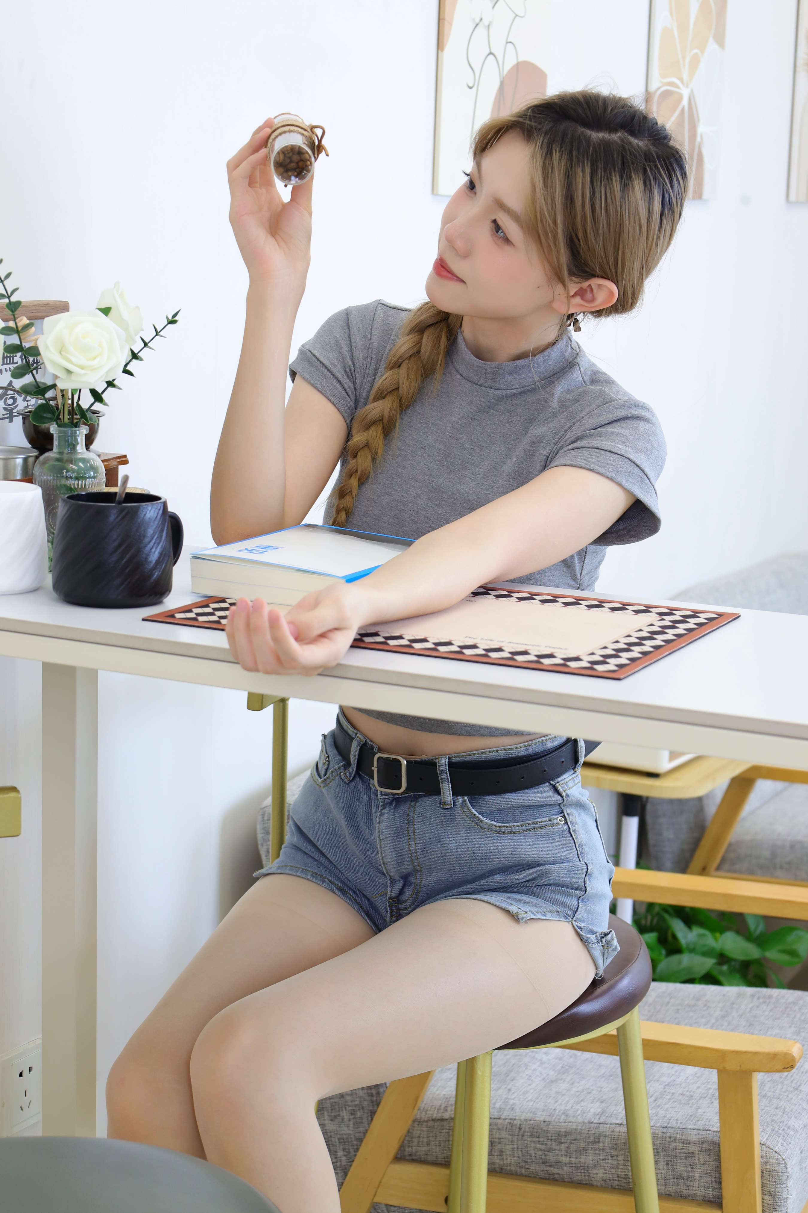 《yuuu 牛仔热裤の丝足》作品图