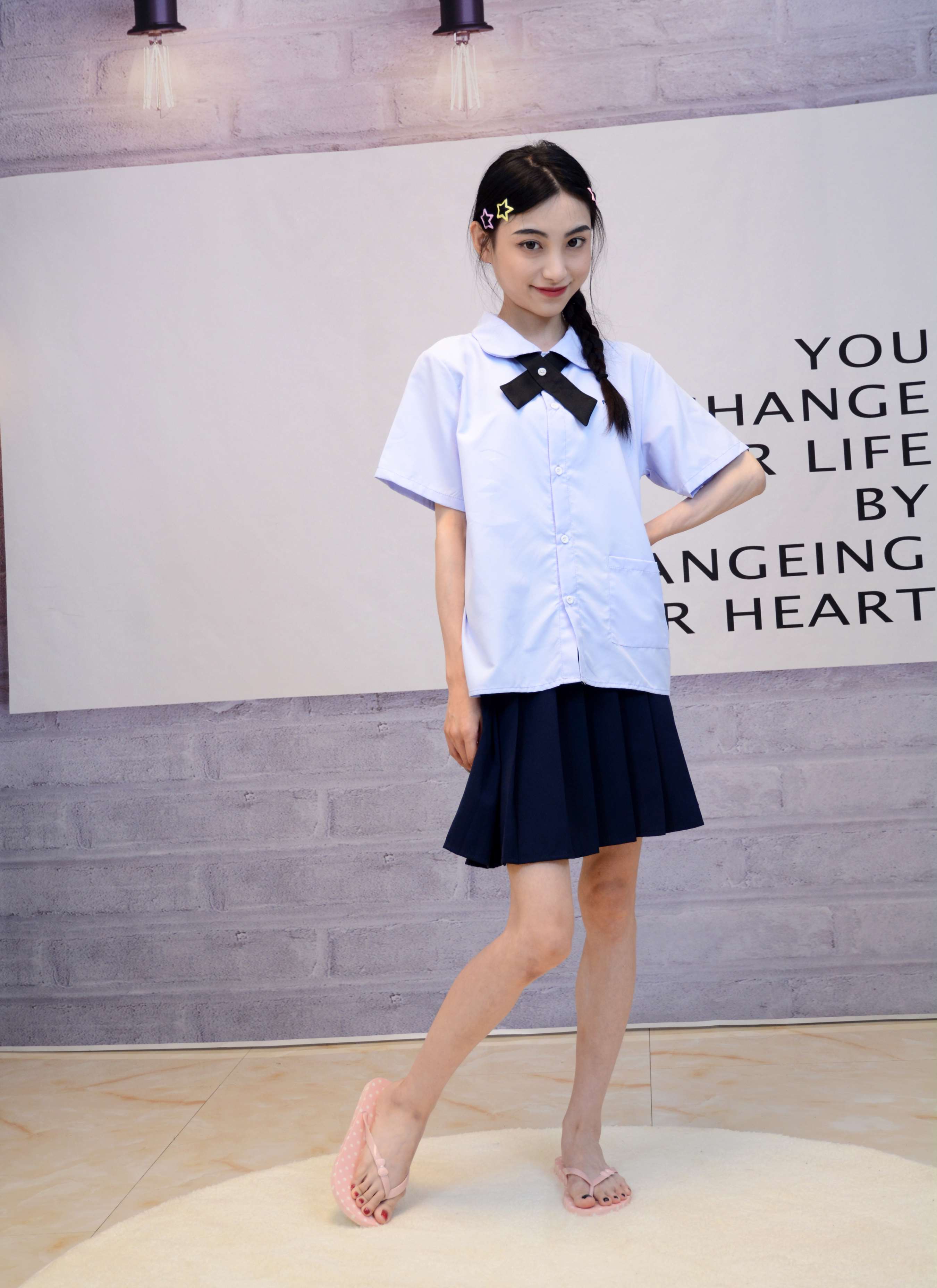 《柒柒-人字拖の嫩足》作品图