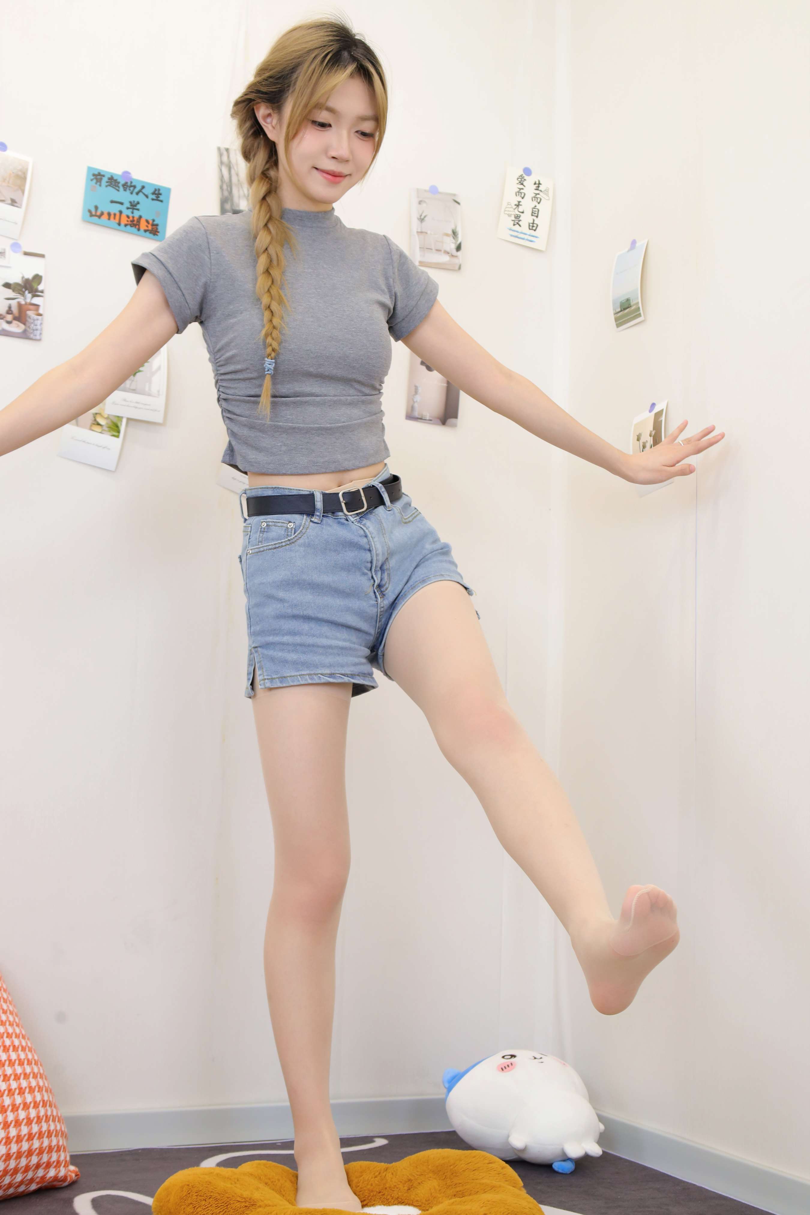 《yuuu 牛仔热裤の丝足》作品图