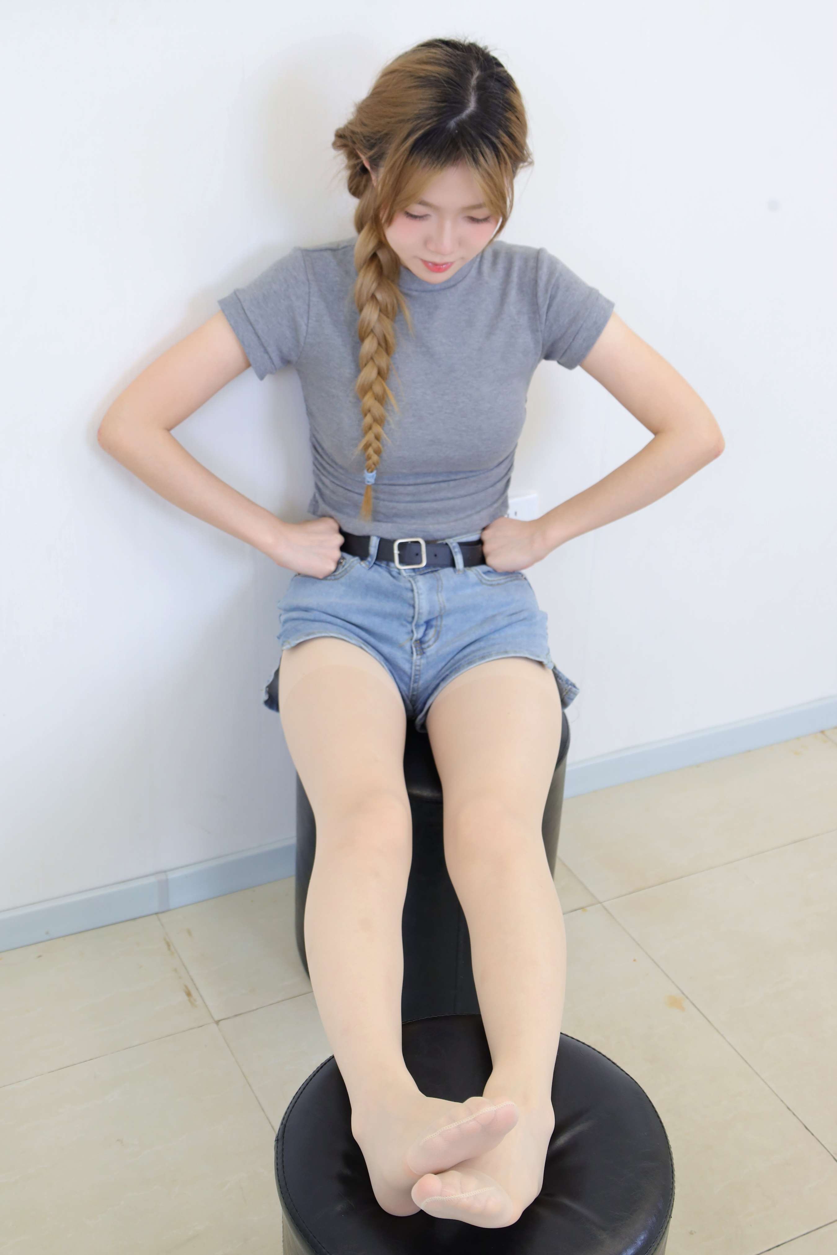 《yuuu 牛仔热裤の丝足》作品图