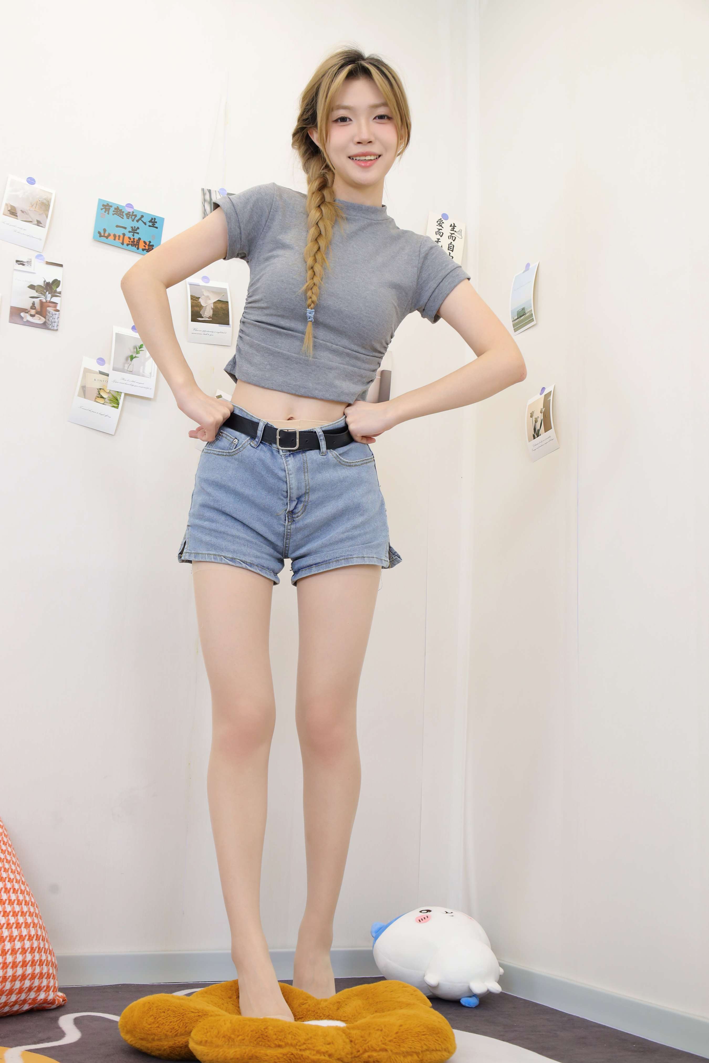 《yuuu 牛仔热裤の丝足》作品图