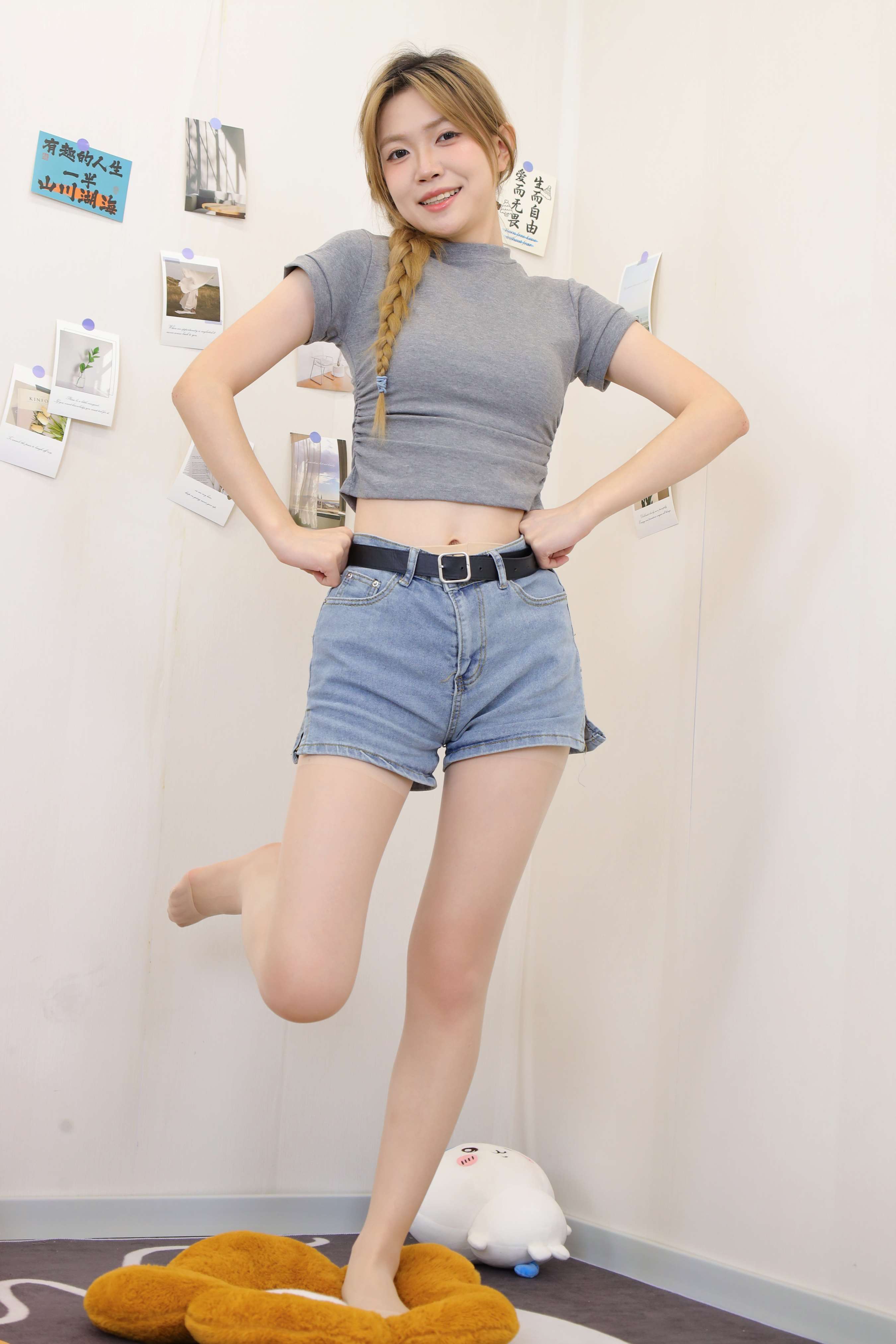 《yuuu 牛仔热裤の丝足》作品图