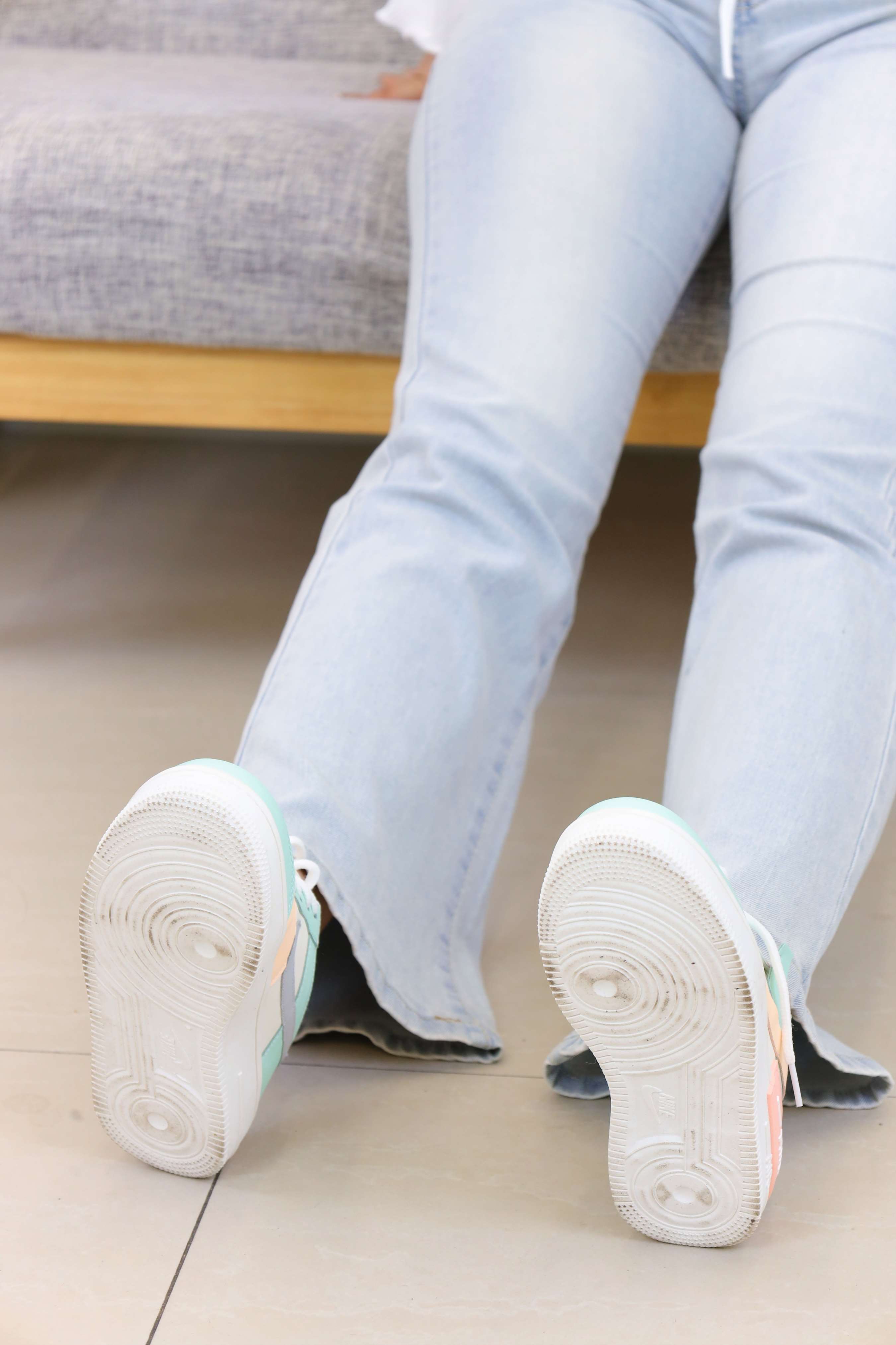 《蔡蔡-牛仔の船袜、赤足》作品图