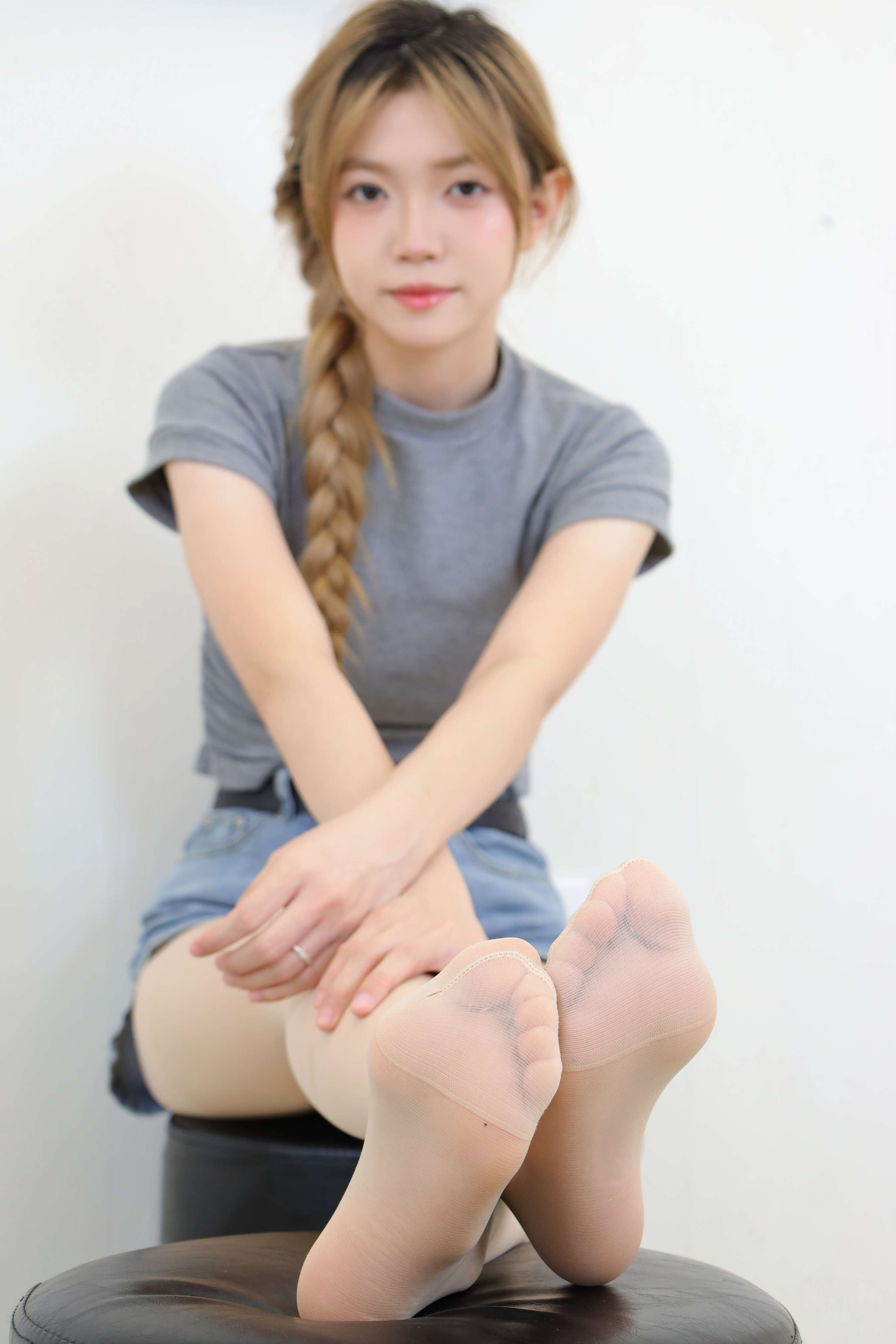 《yuuu 牛仔热裤の丝足》作品图