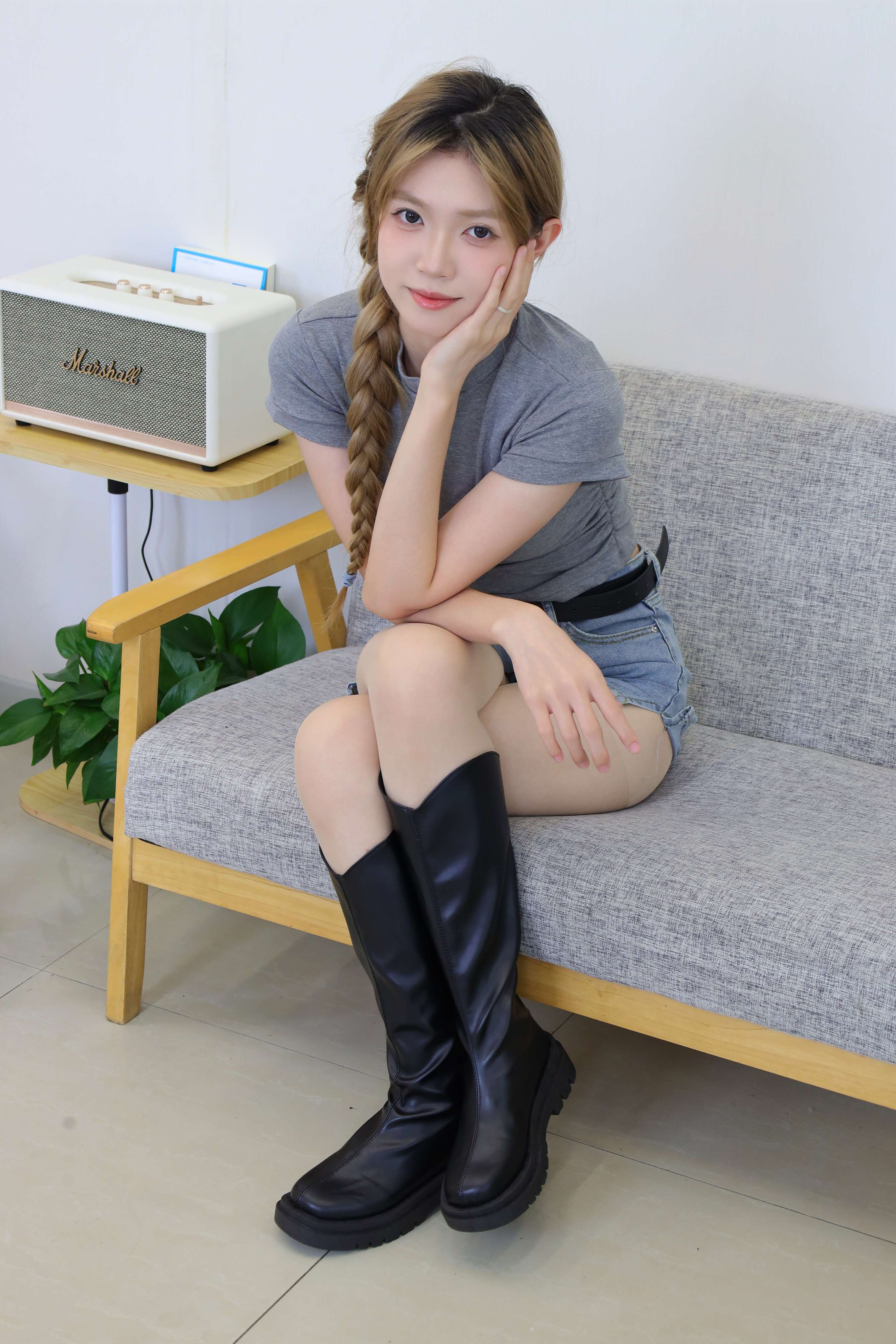 《yuuu 牛仔热裤の丝足》作品图