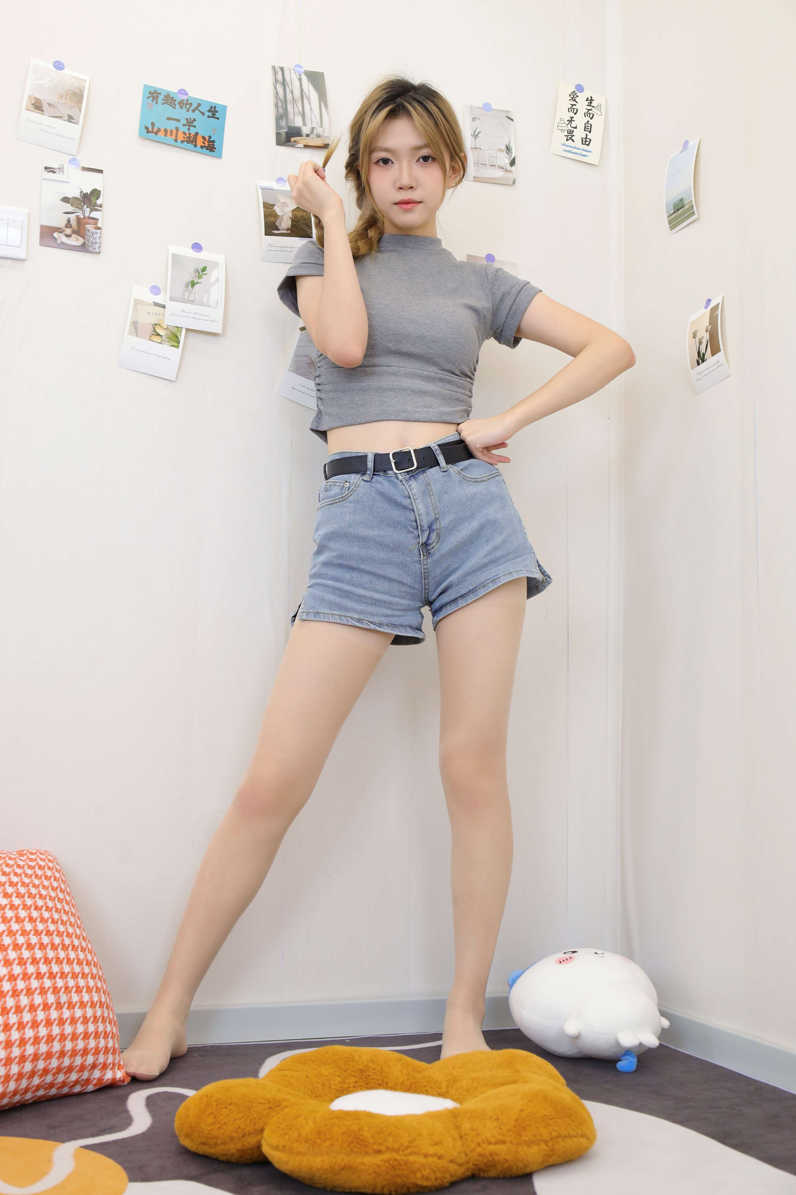 《yuuu 牛仔热裤の丝足》作品图