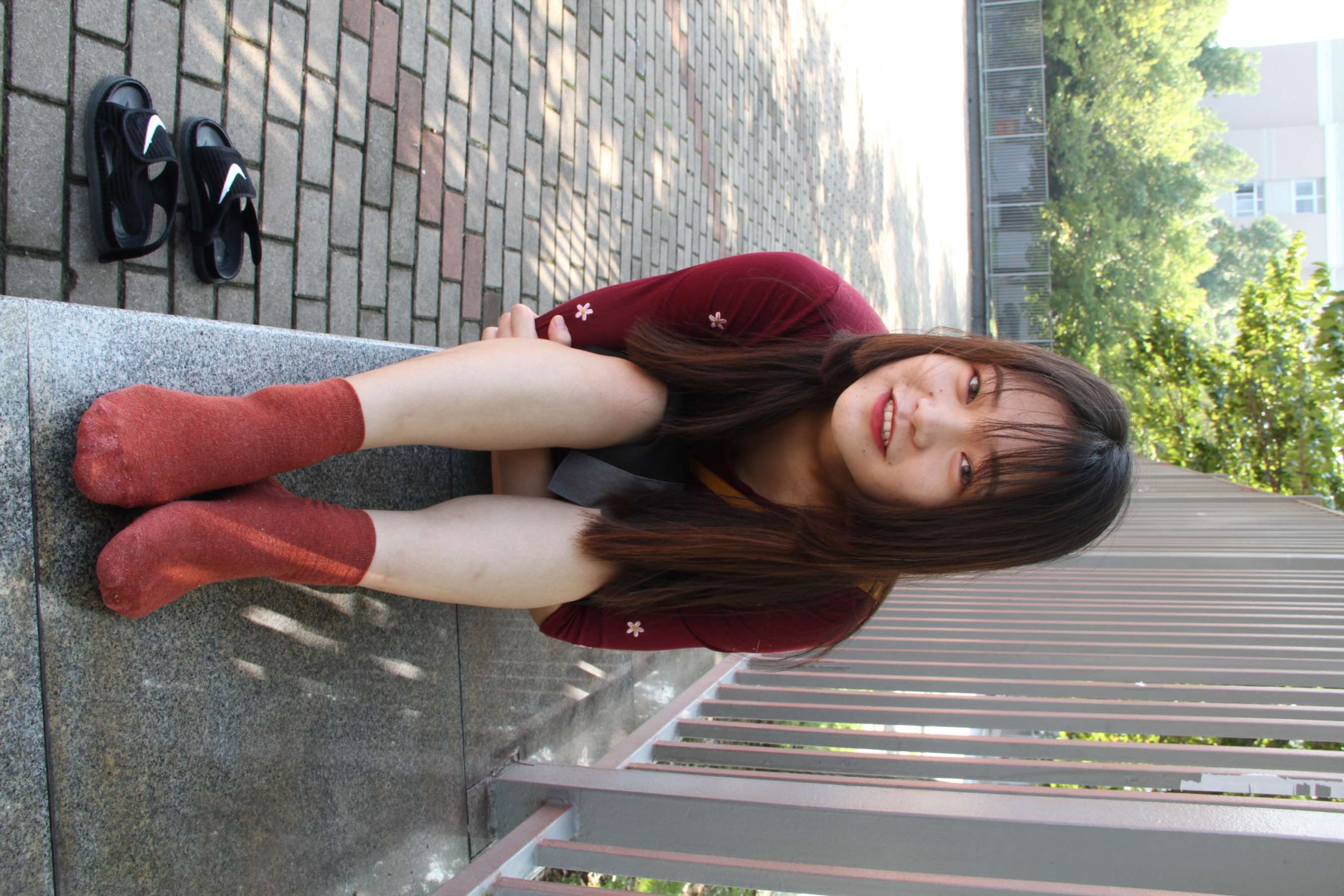 《校园一角-午间休闲》作品图