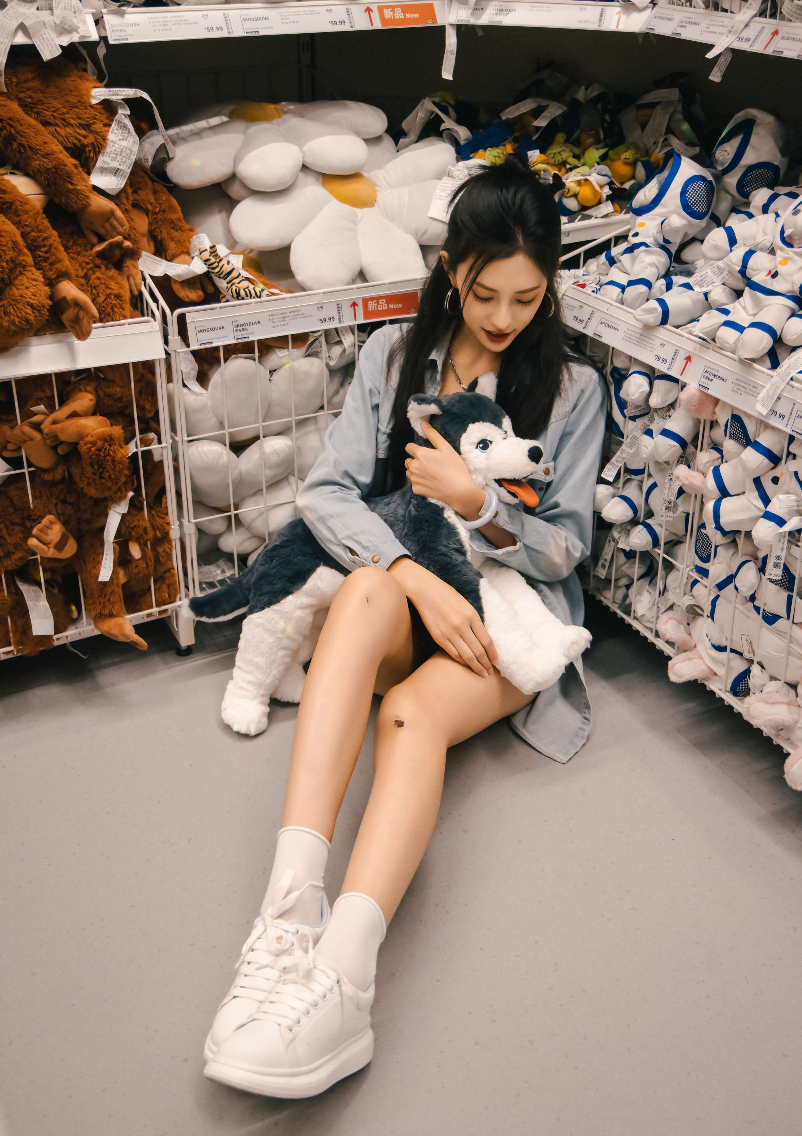 《可乐 板鞋の白棉袜、裸足》作品图