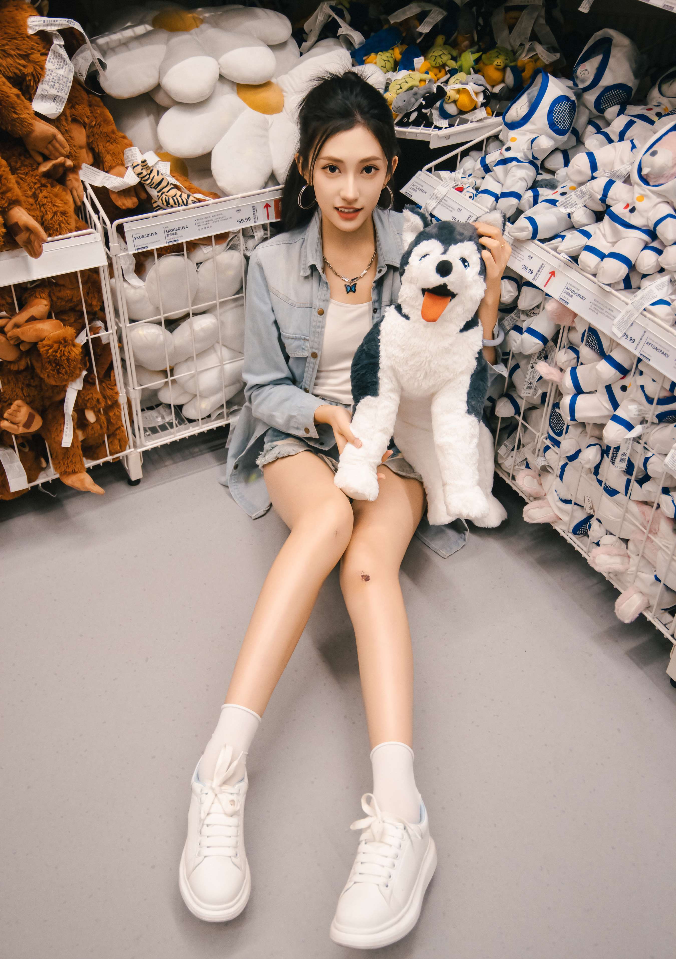 《可乐 板鞋の白棉袜、裸足》作品图