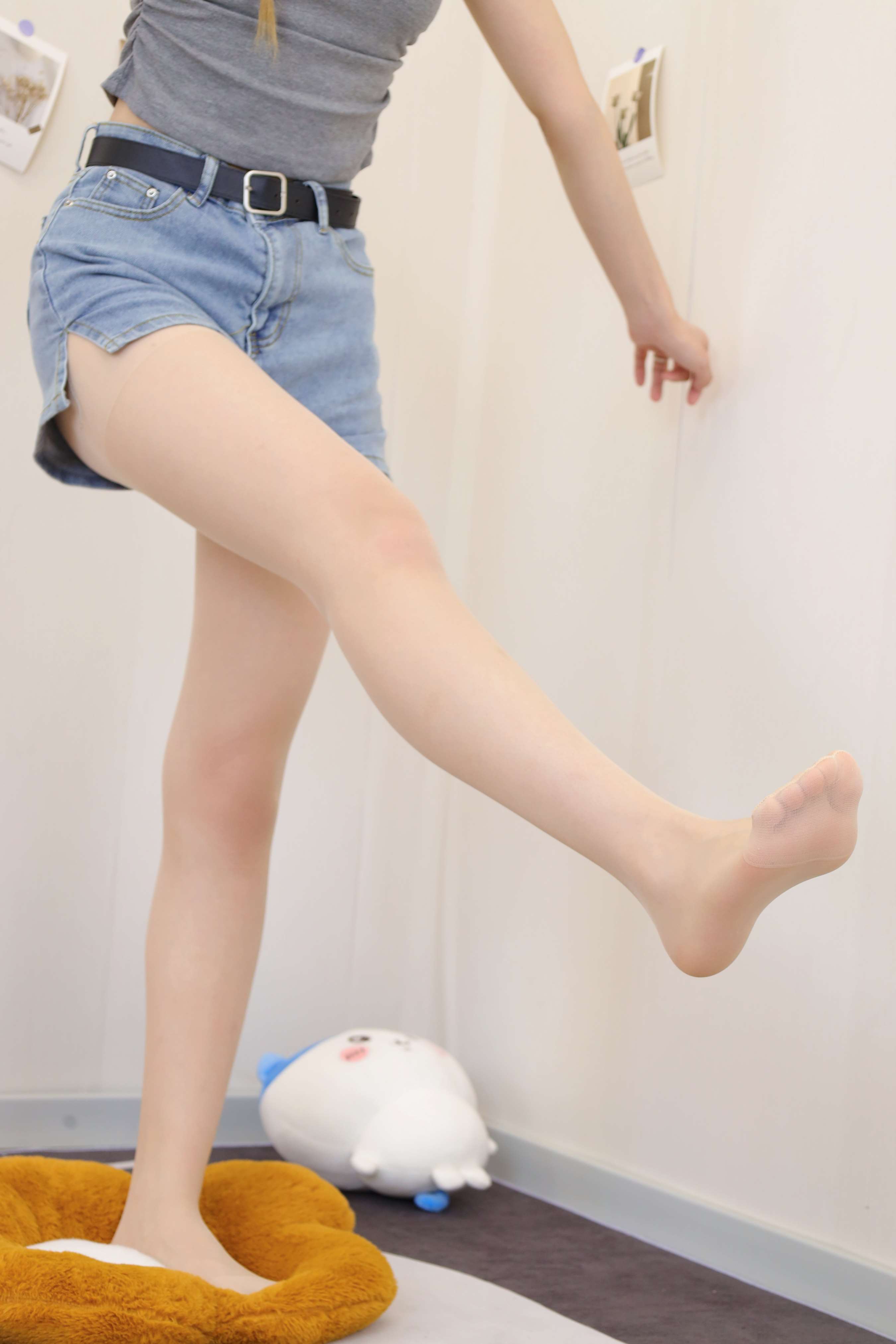 《yuuu 牛仔热裤の丝足》作品图