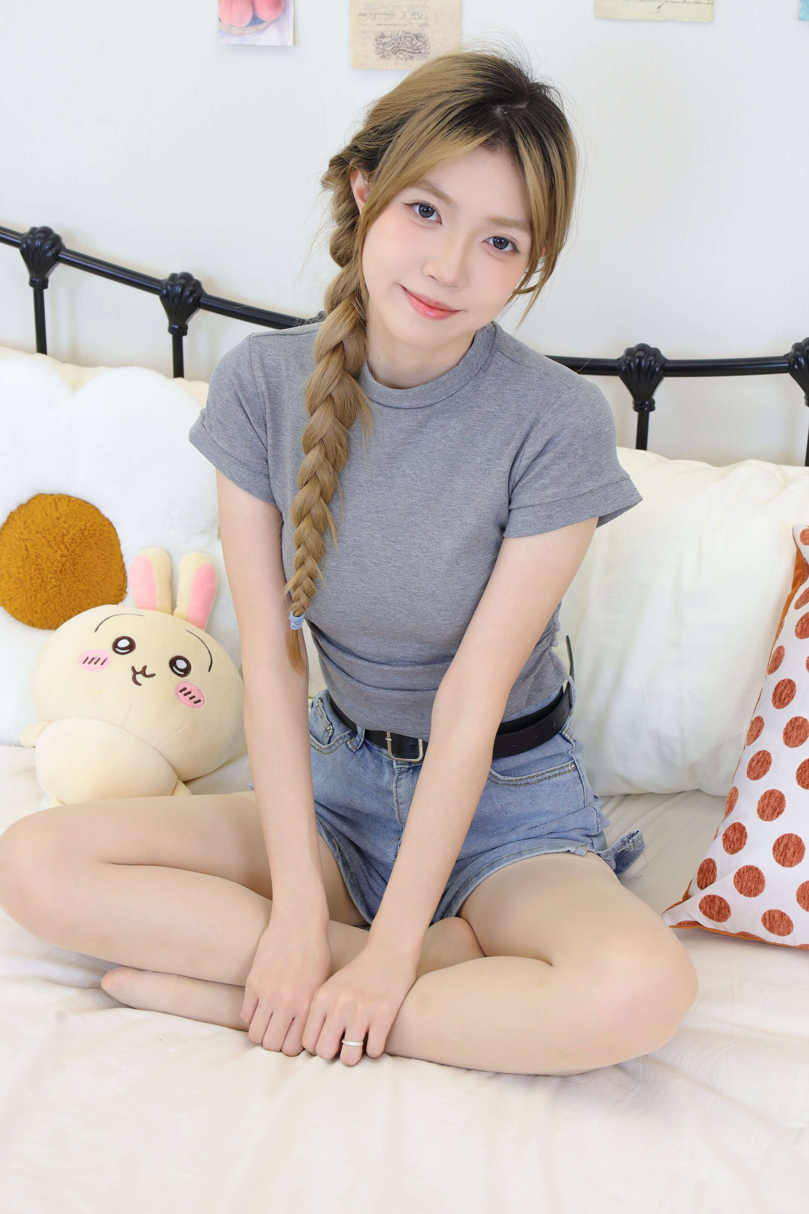 《yuuu 牛仔热裤の丝足》作品图