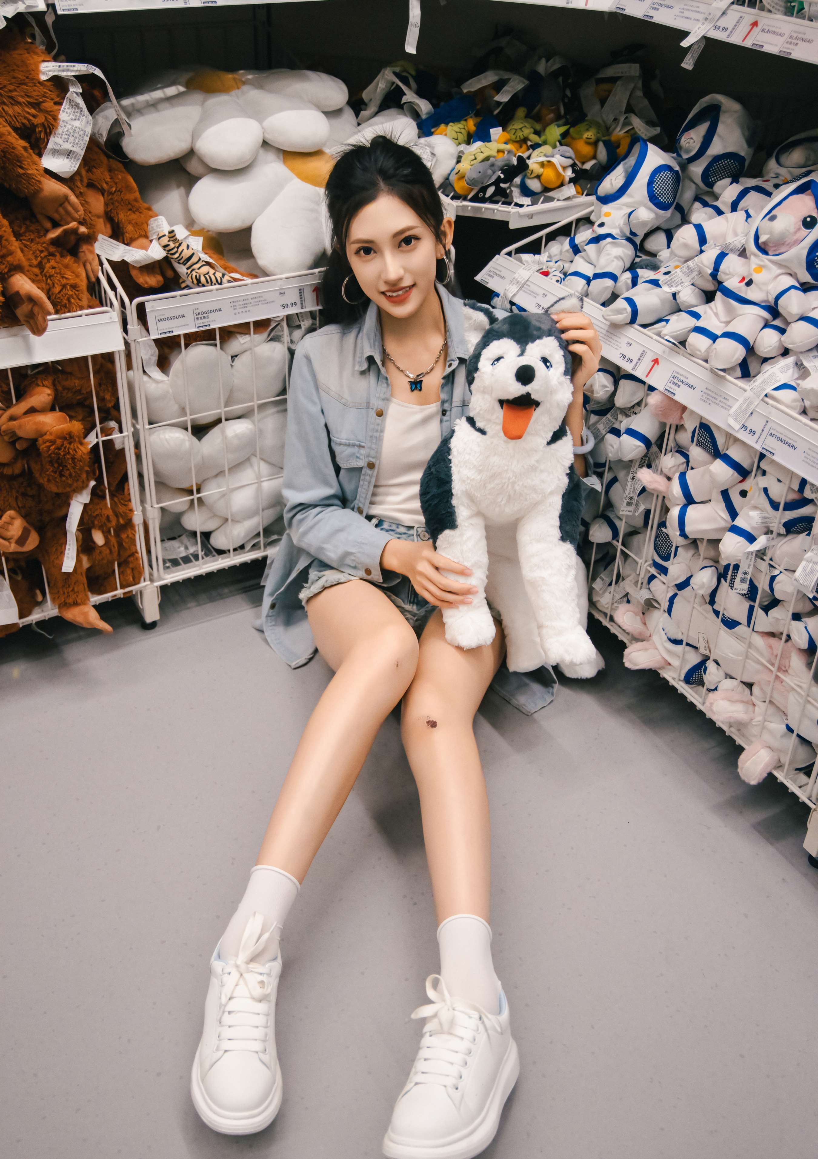 《可乐 板鞋の白棉袜、裸足》作品图