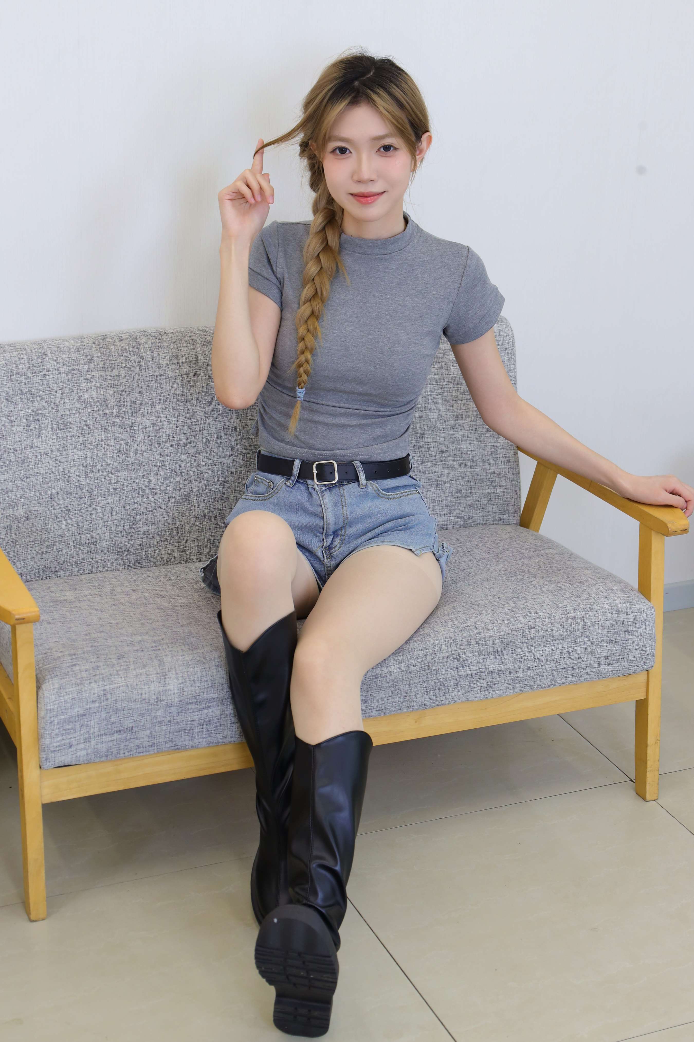 《yuuu 牛仔热裤の丝足》作品图