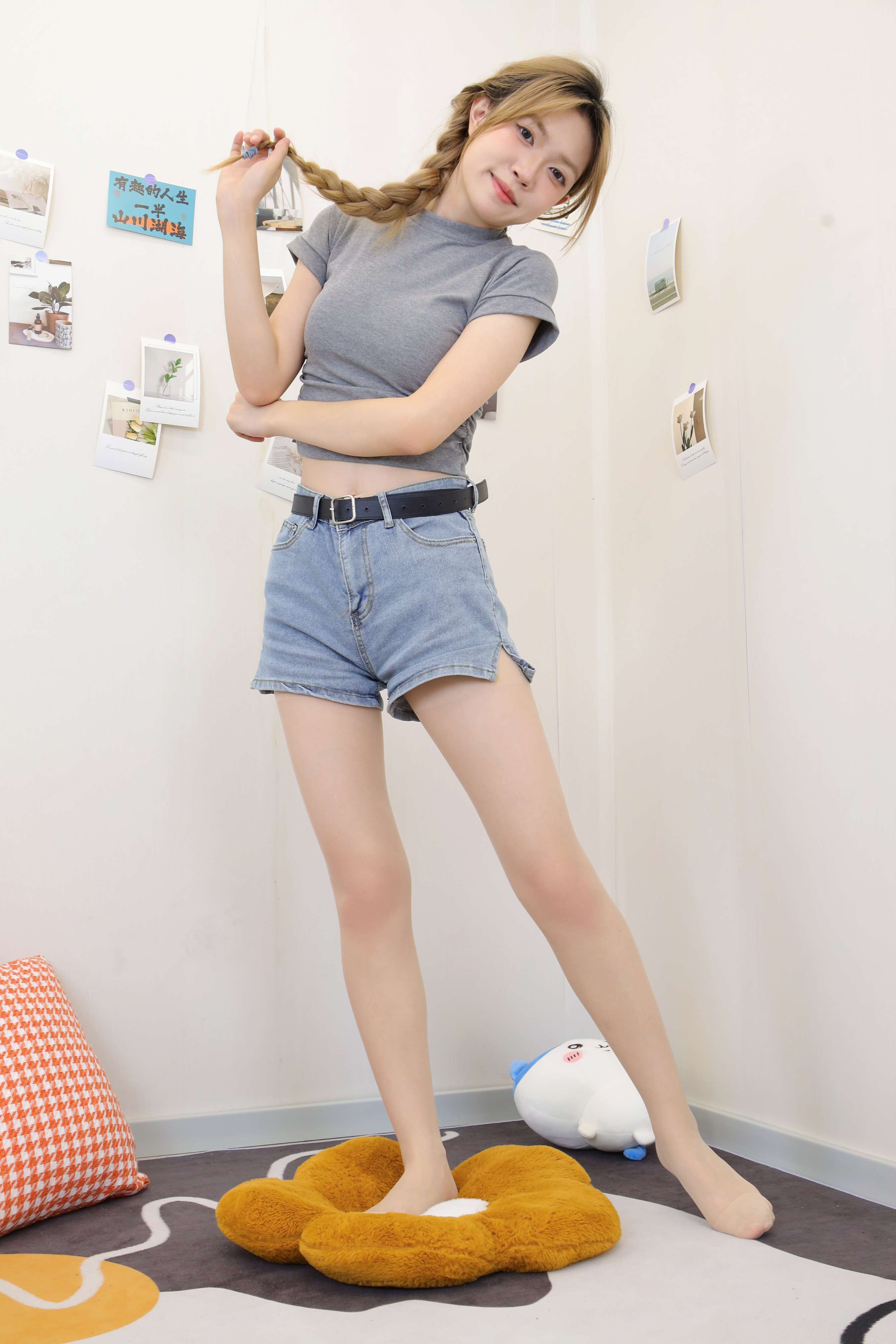 《yuuu 牛仔热裤の丝足》作品图