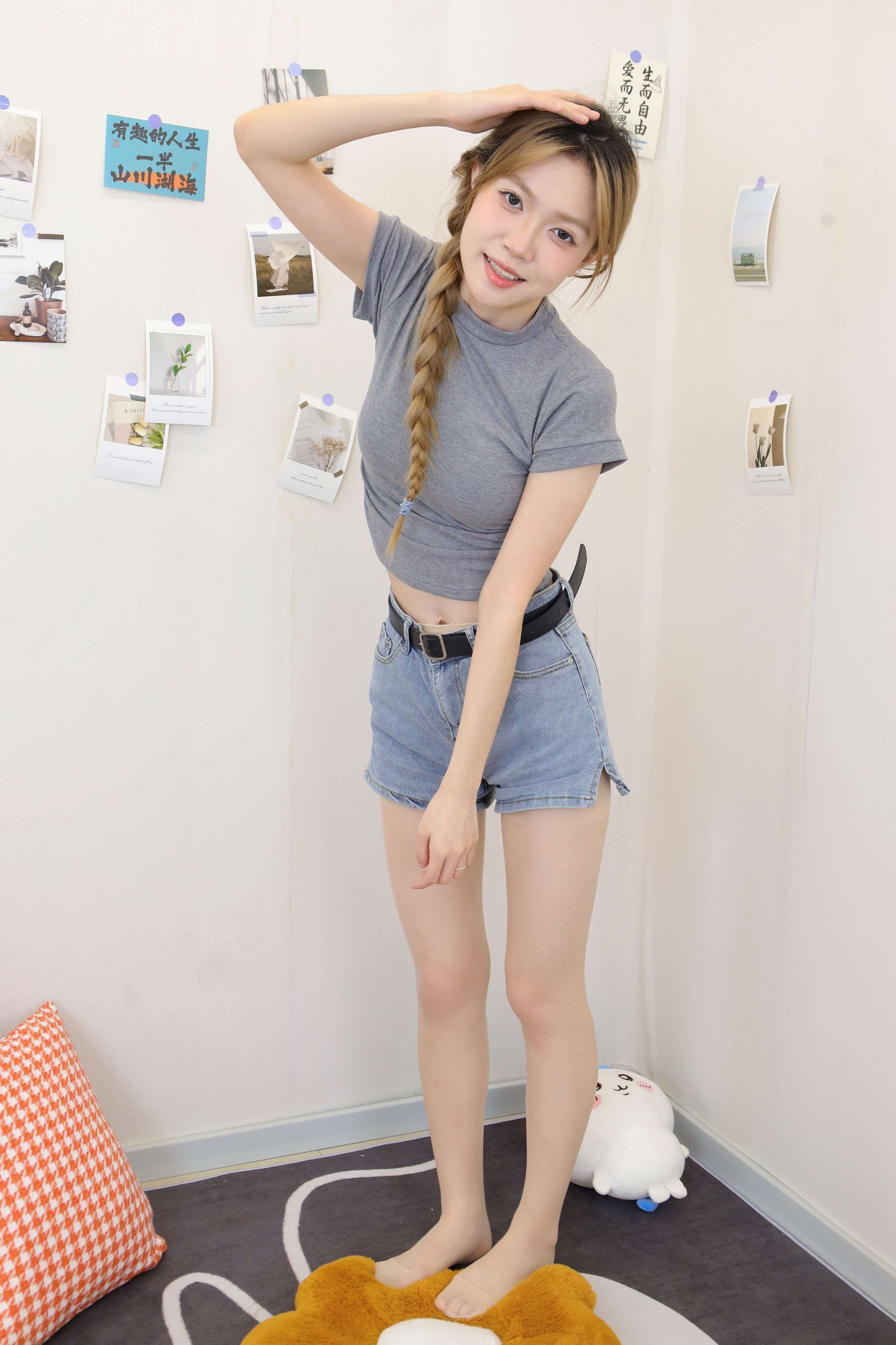 《yuuu 牛仔热裤の丝足》作品图