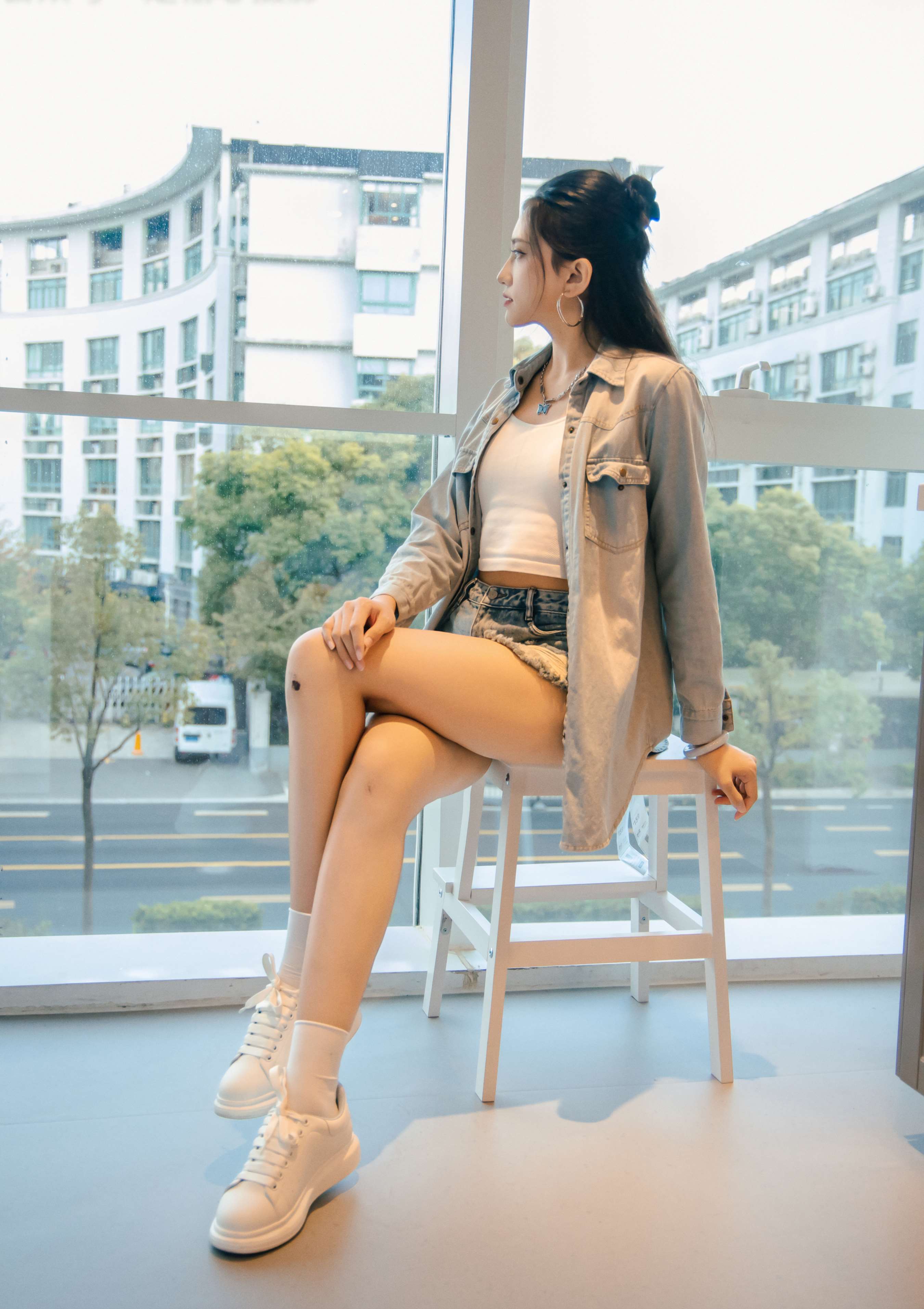 《可乐 板鞋の白棉袜、裸足》作品图