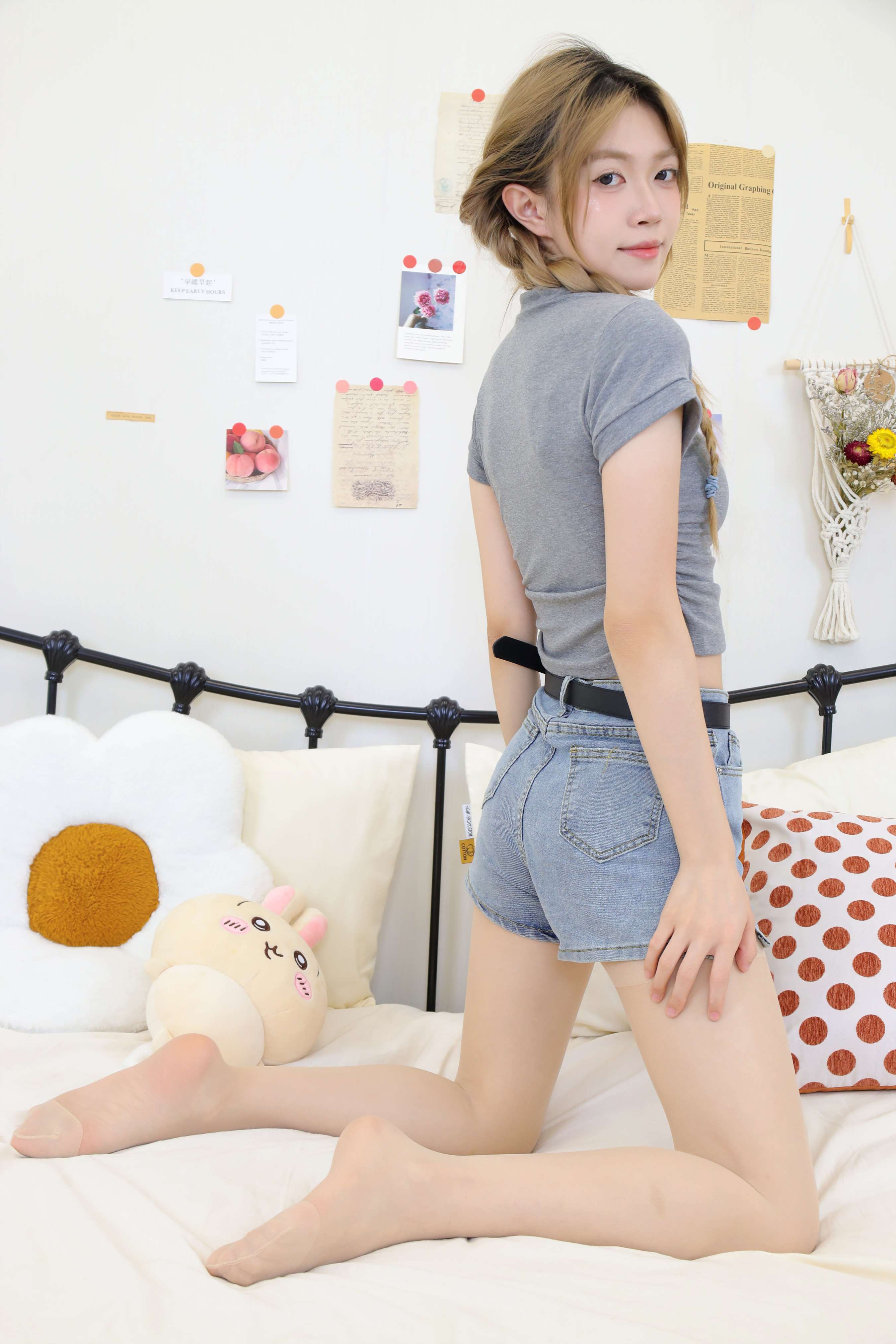 《yuuu 牛仔热裤の丝足》作品图