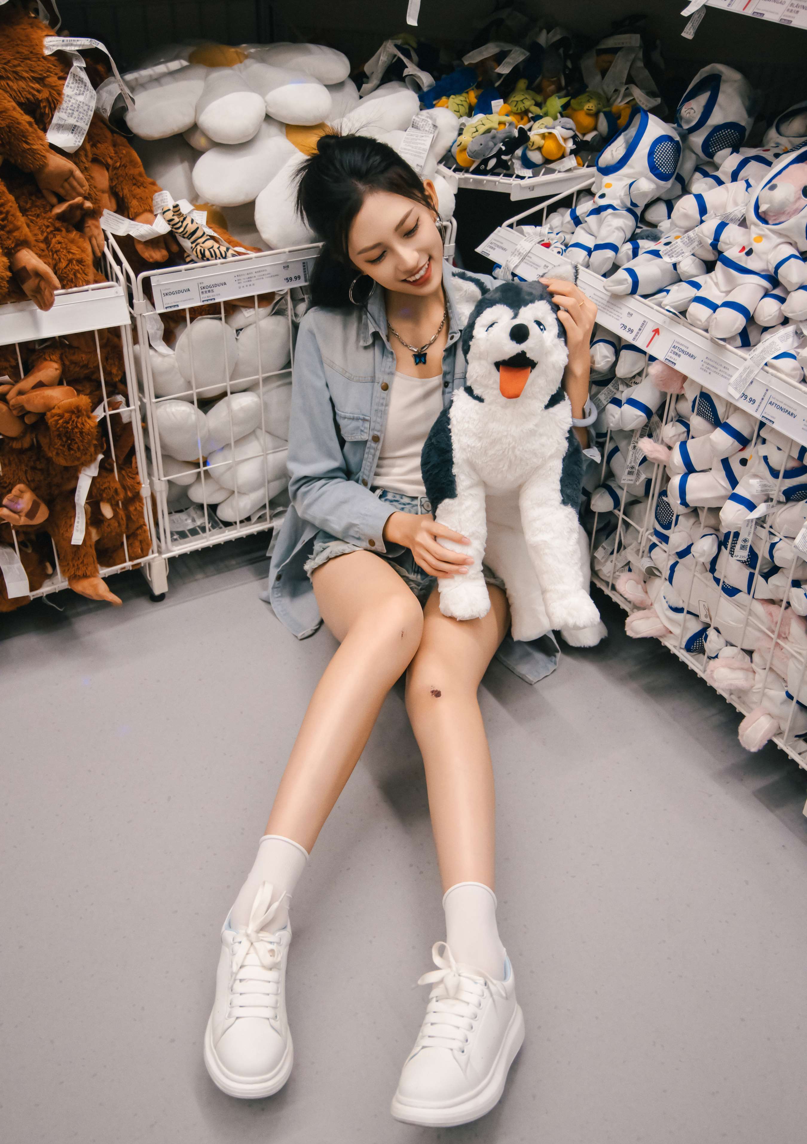 《可乐 板鞋の白棉袜、裸足》作品图