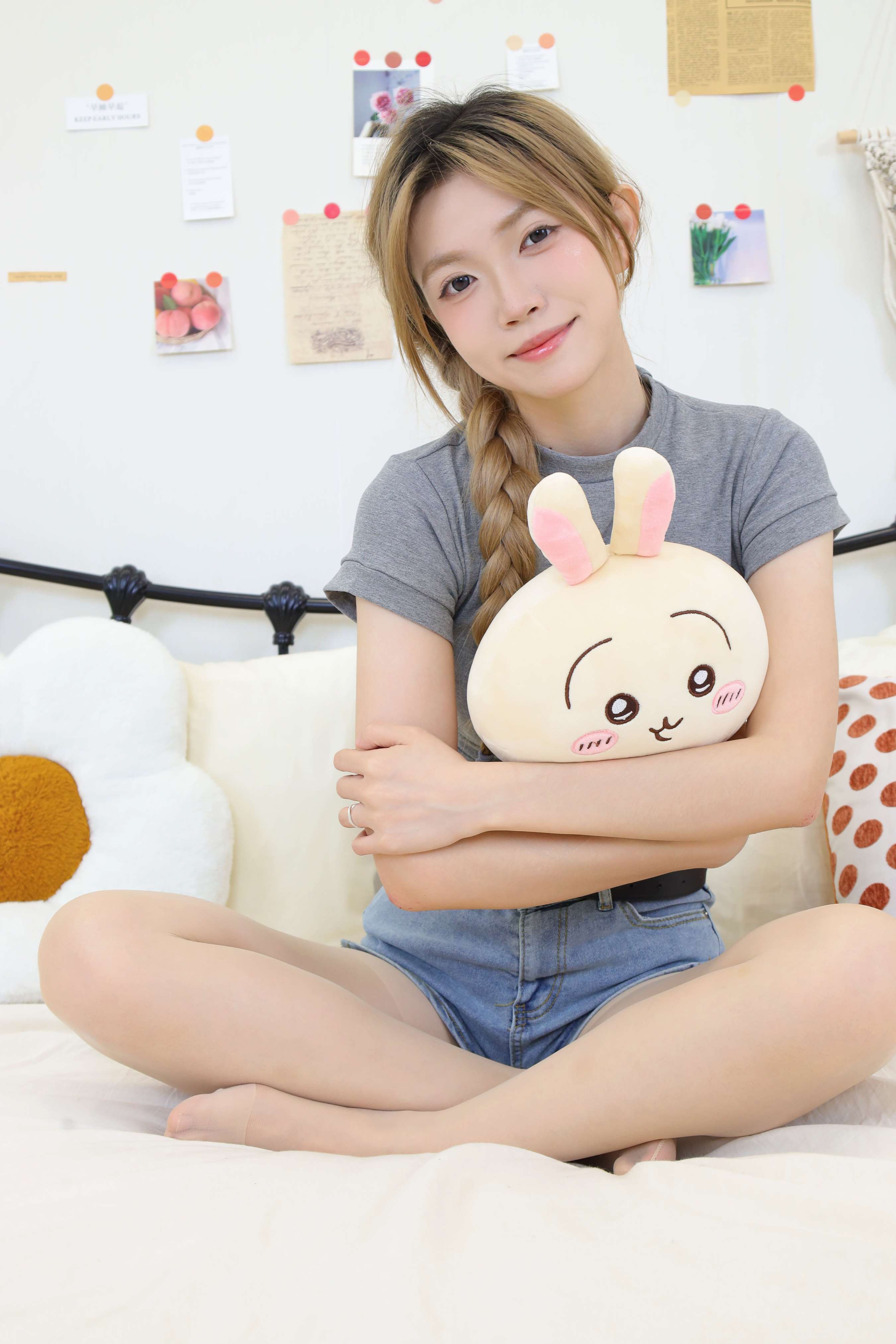 《yuuu 牛仔热裤の丝足》作品图