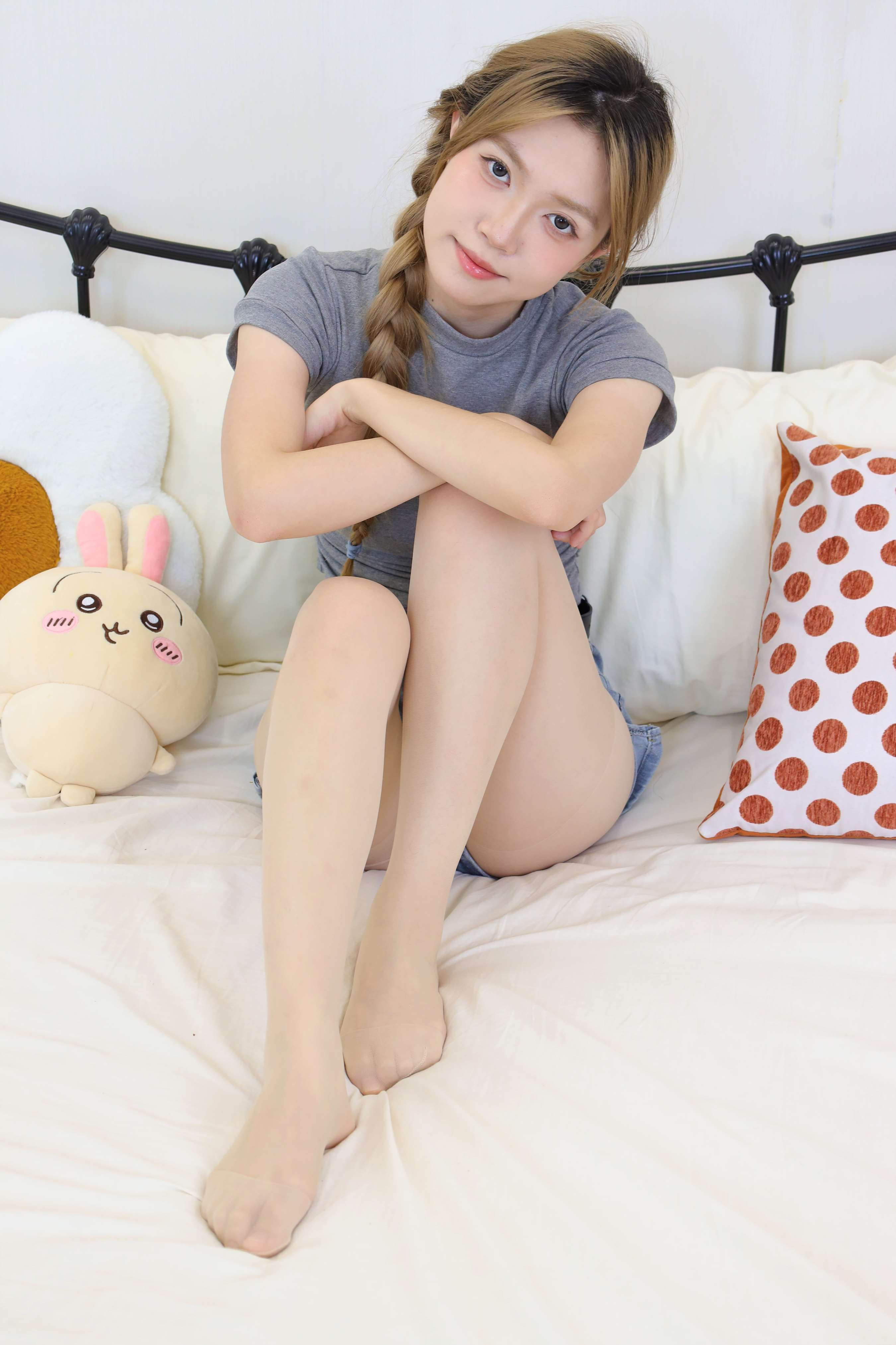 《yuuu 牛仔热裤の丝足》作品图