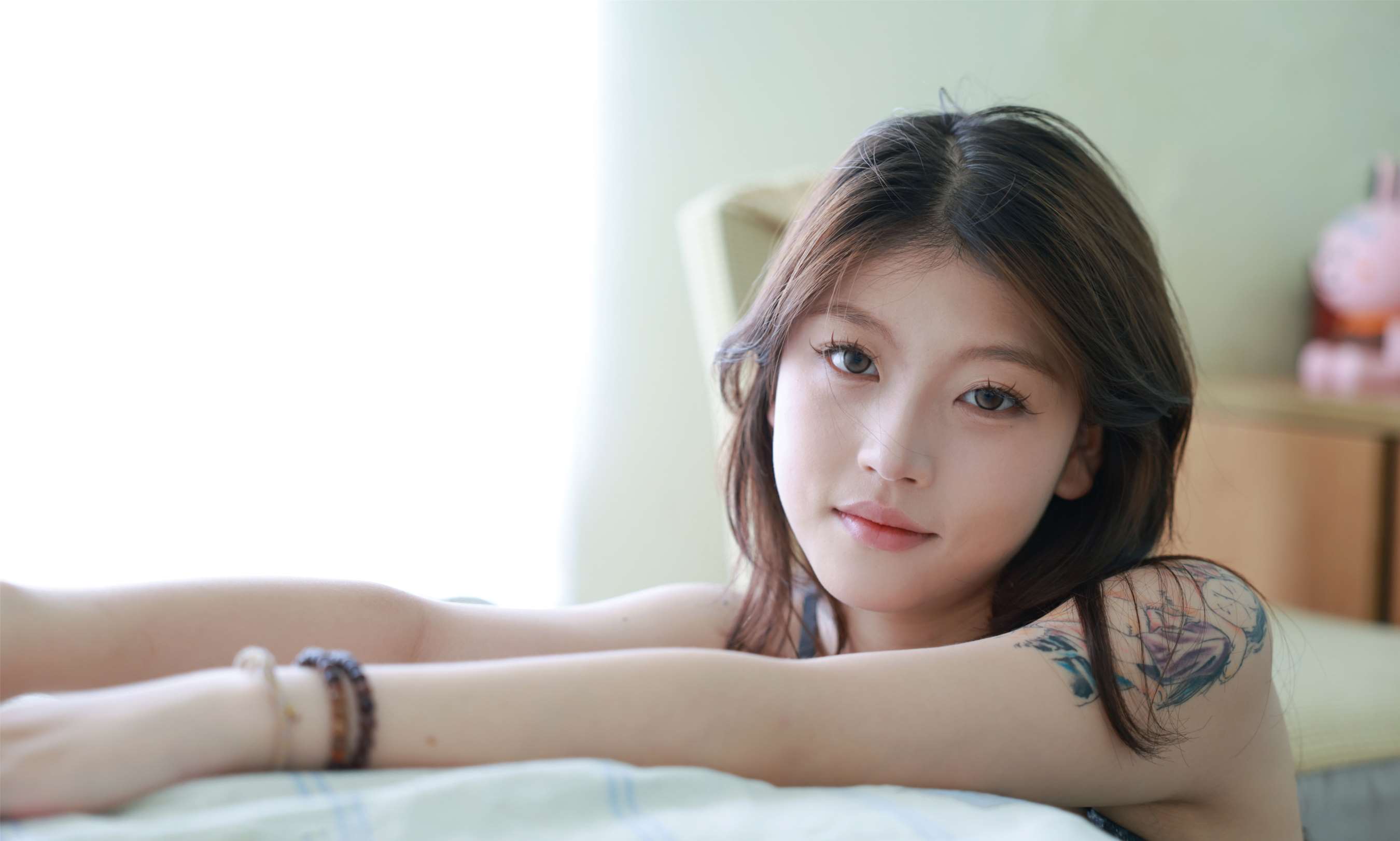 《毛毛 脱棉袜秀嫩足》作品图