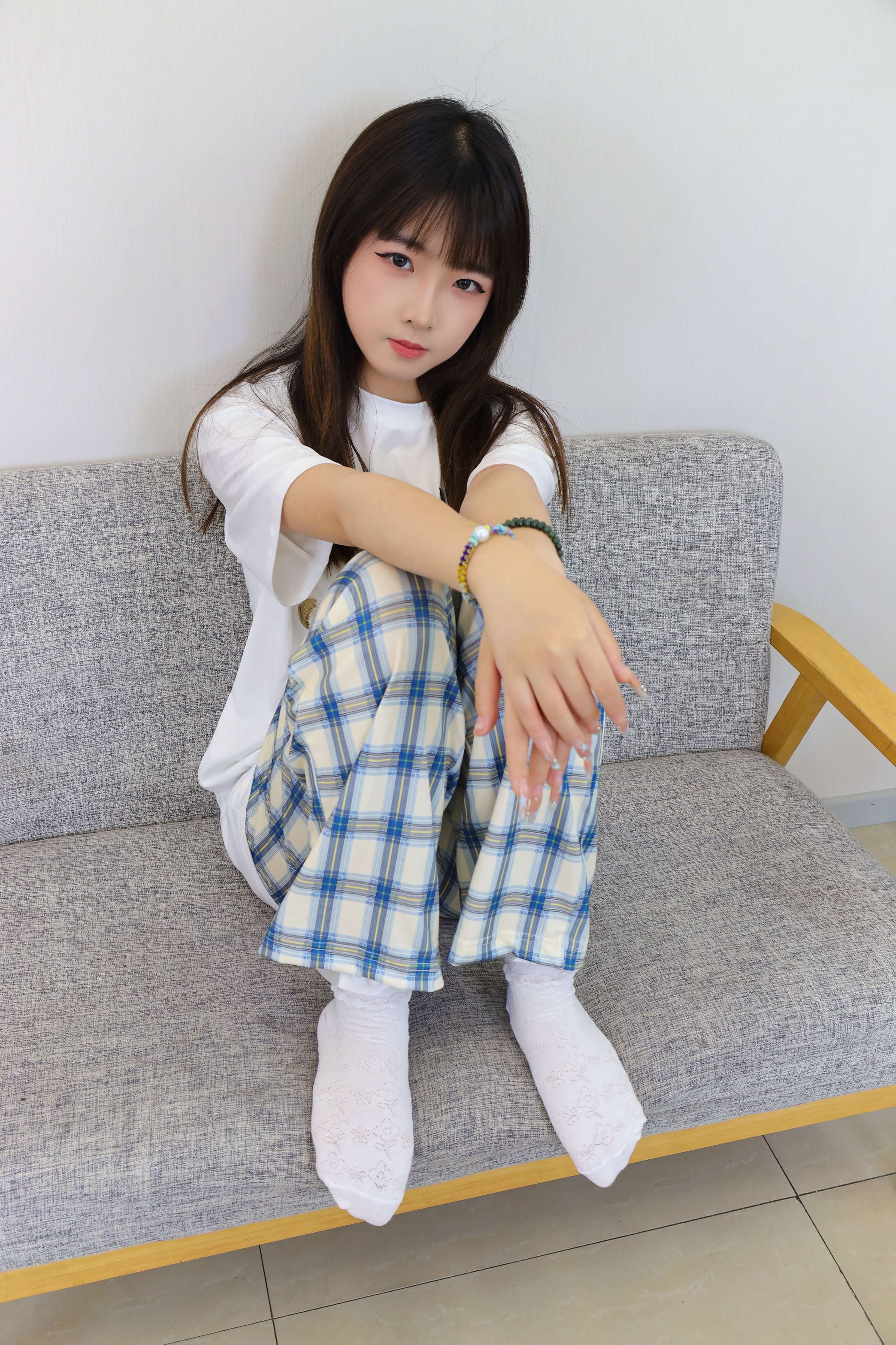 《小代 格子裤の棉袜、赤足》作品图