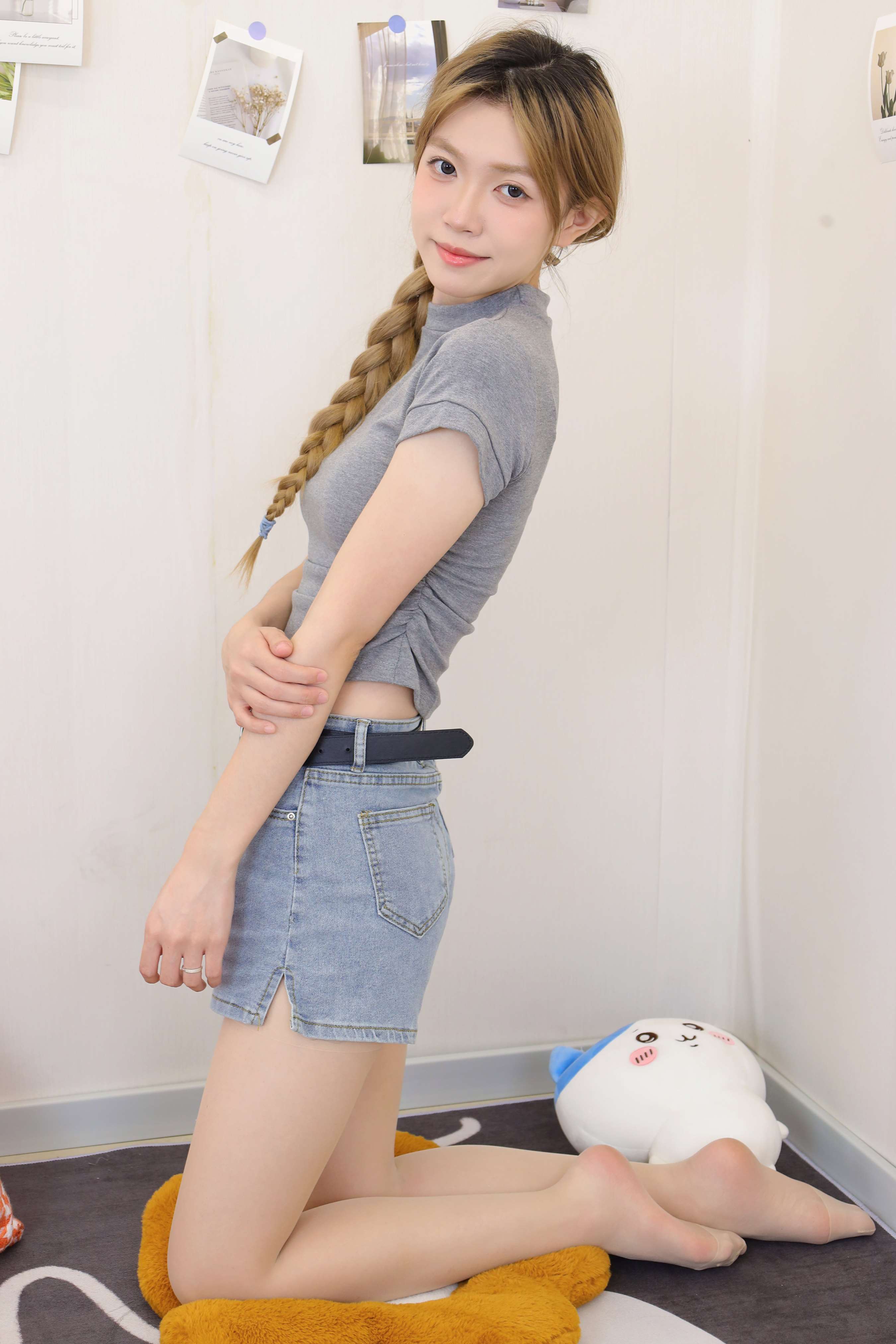 《yuuu 牛仔热裤の丝足》作品图