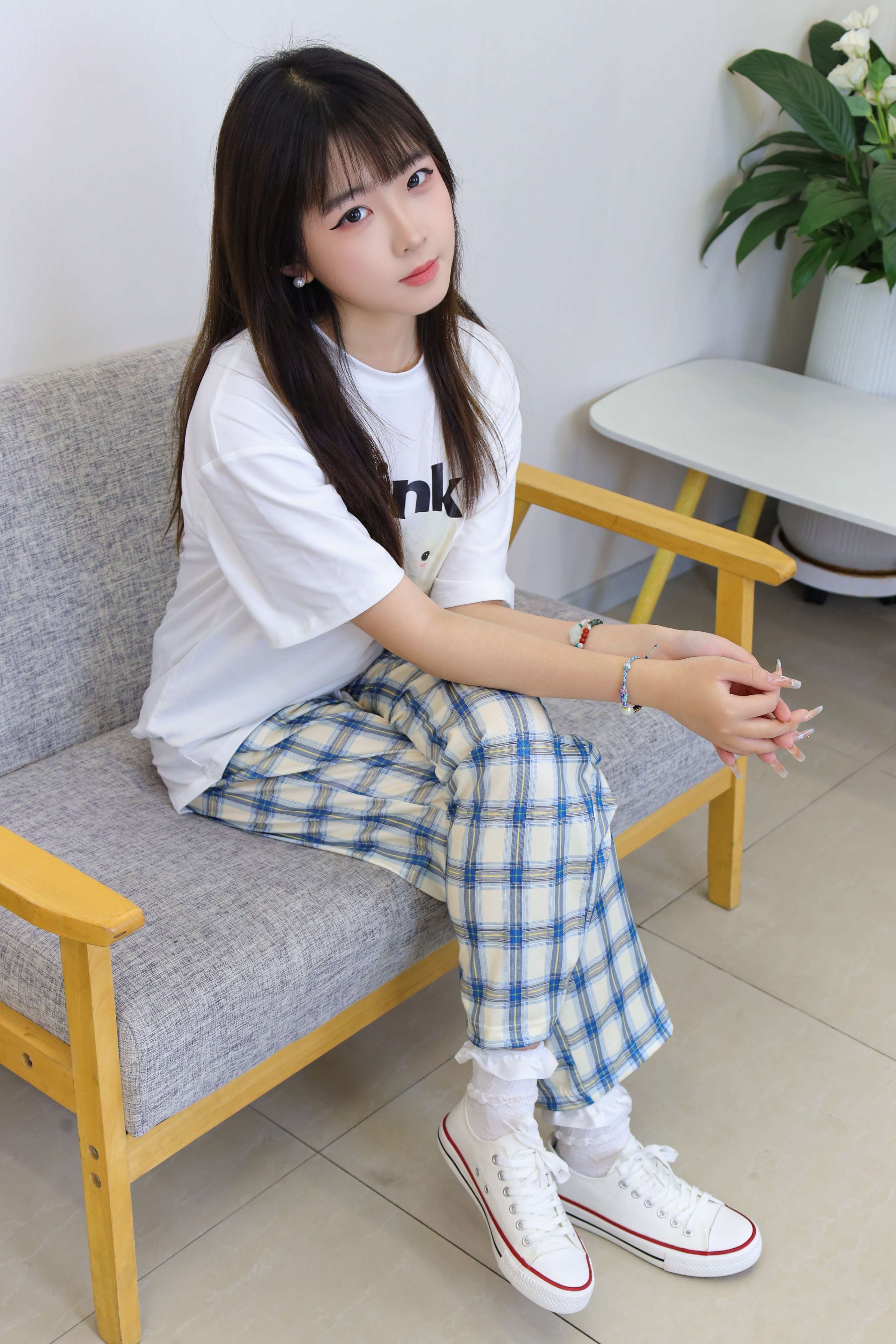 《小代 格子裤の棉袜、赤足》作品图