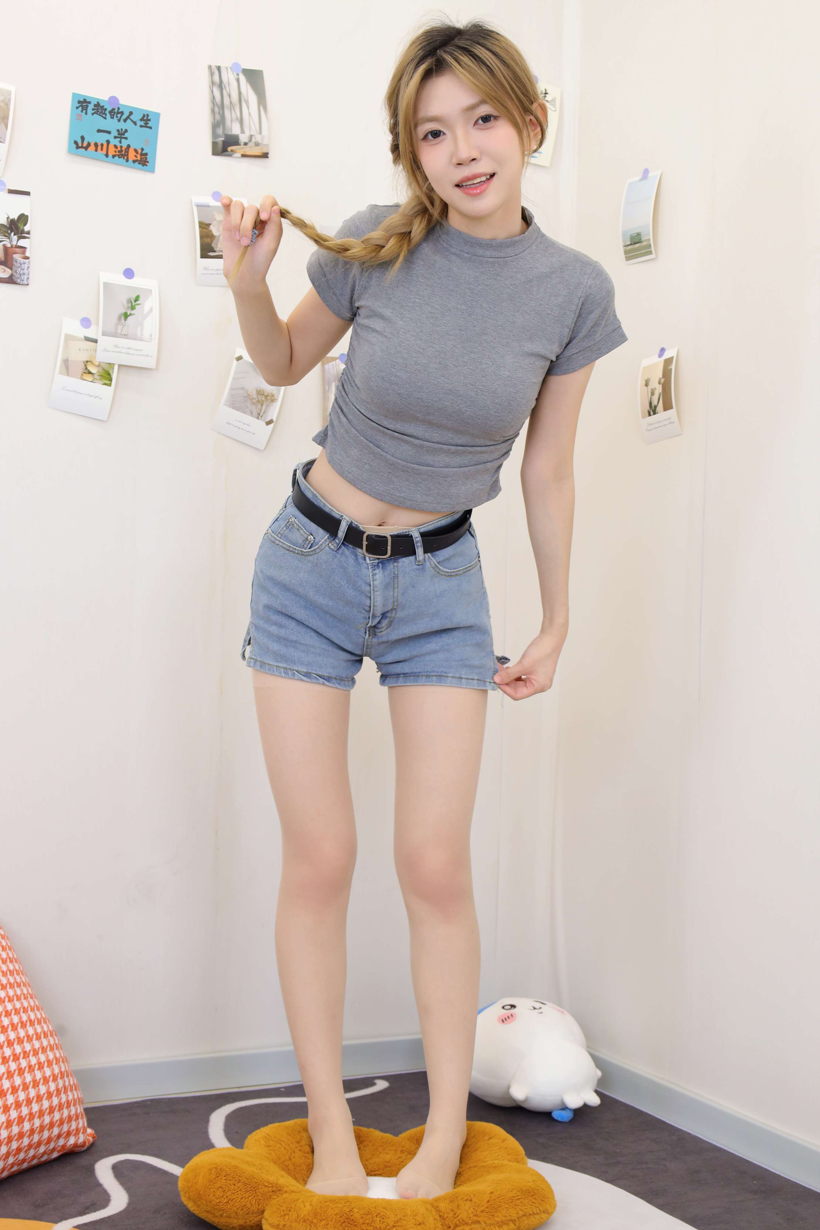 《yuuu 牛仔热裤の丝足》作品图