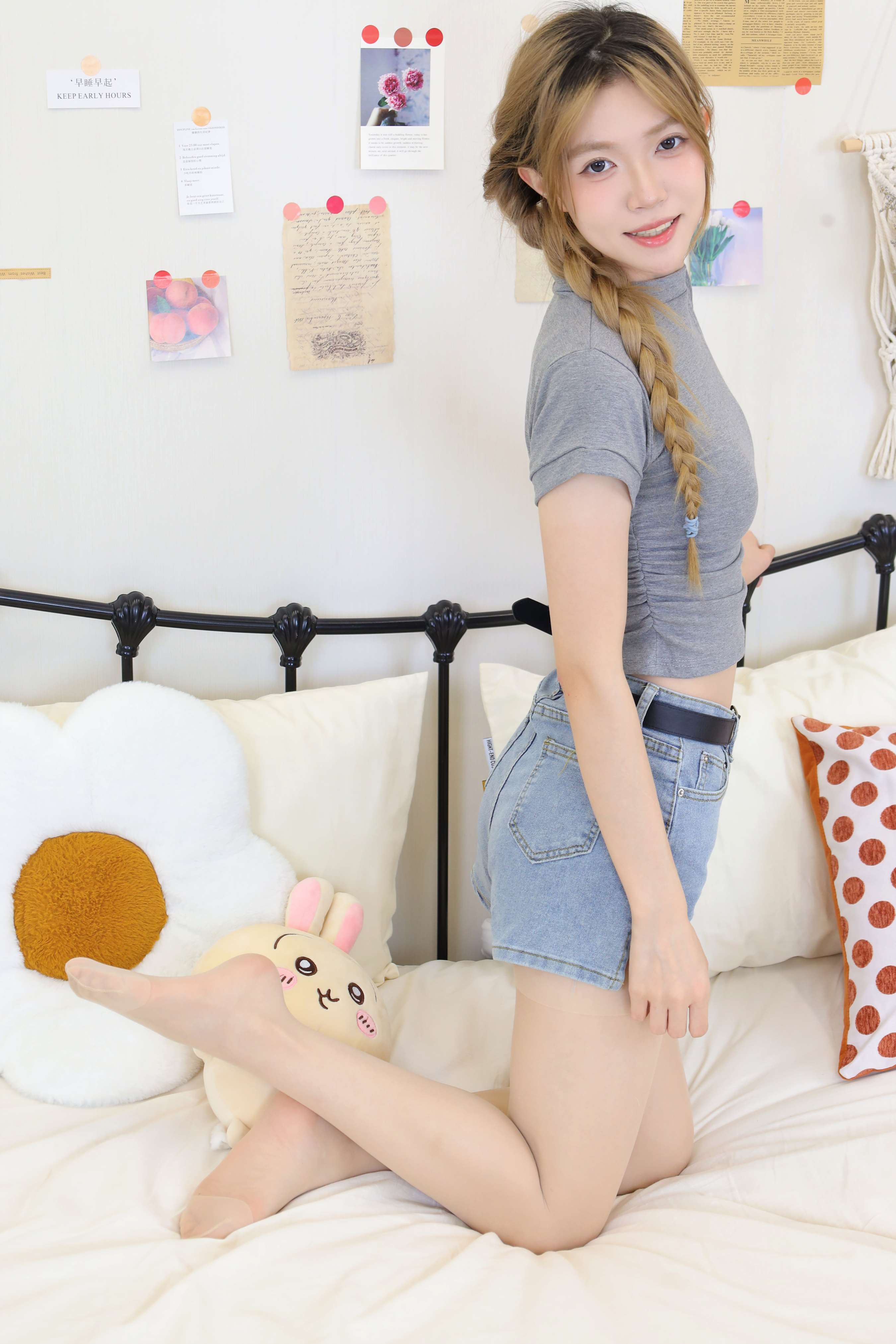 《yuuu 牛仔热裤の丝足》作品图