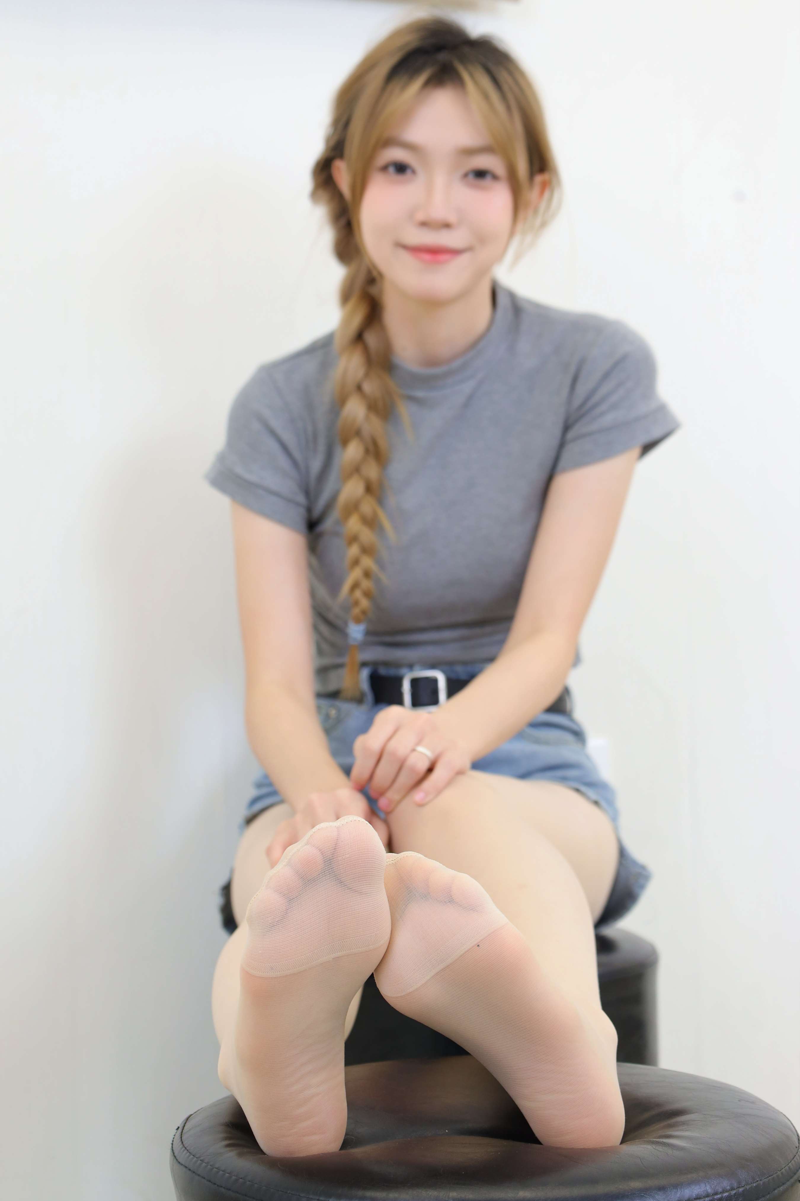 《yuuu 牛仔热裤の丝足》作品图