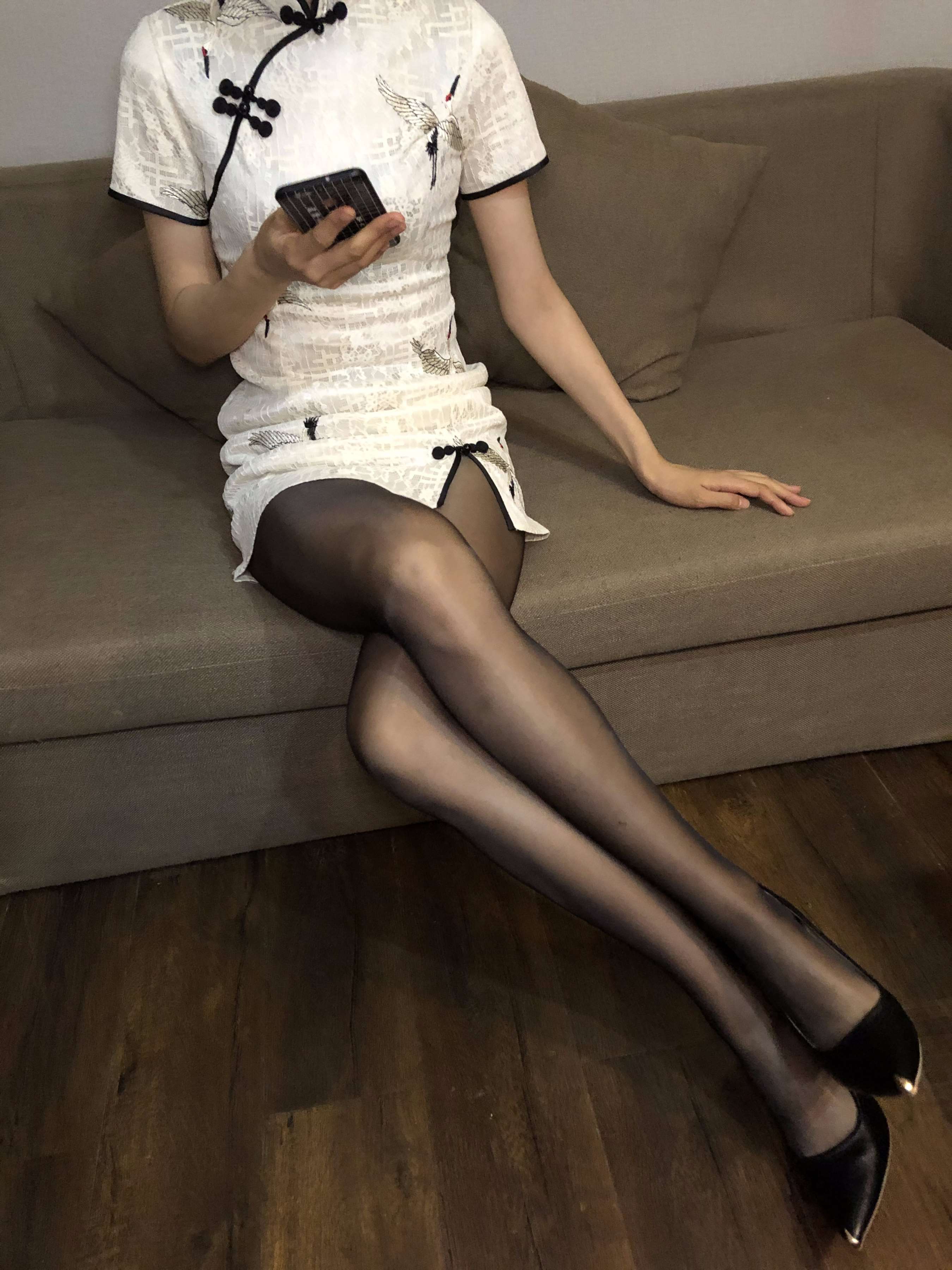 《少女制服の黑丝足》作品图