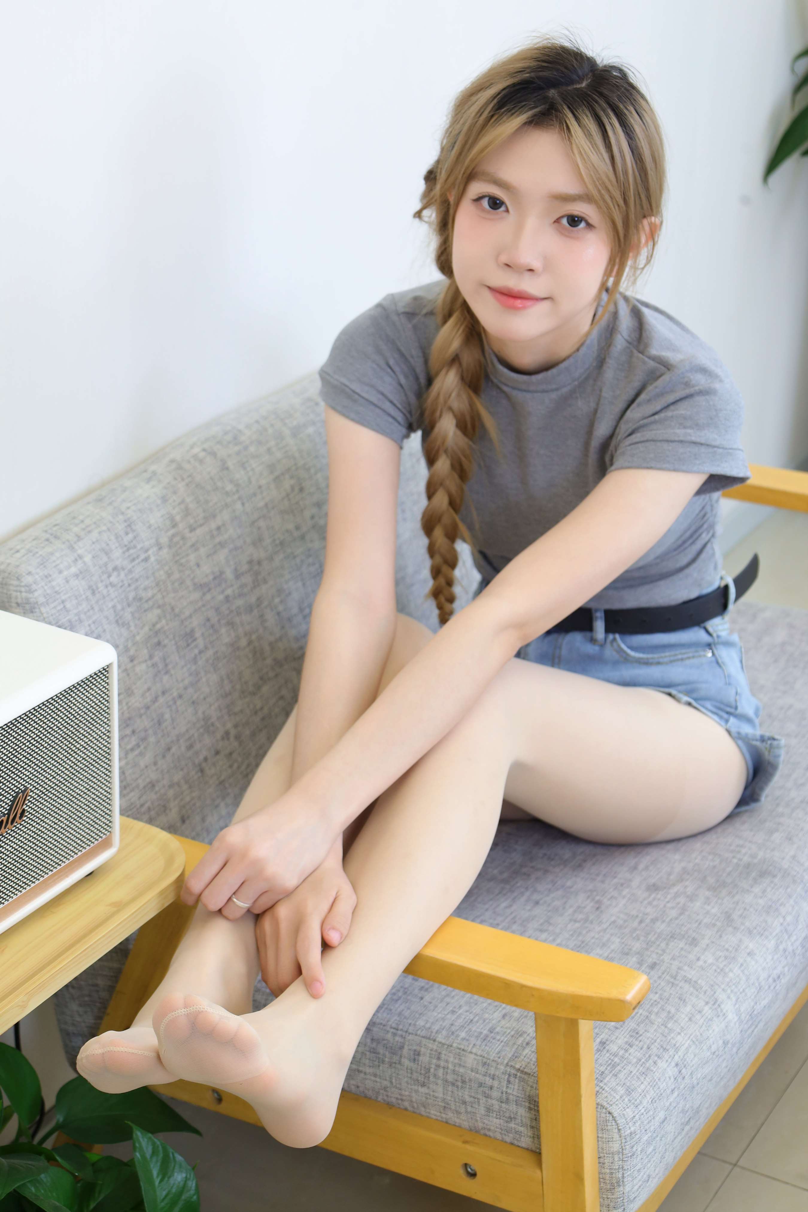 《yuuu 牛仔热裤の丝足》作品图