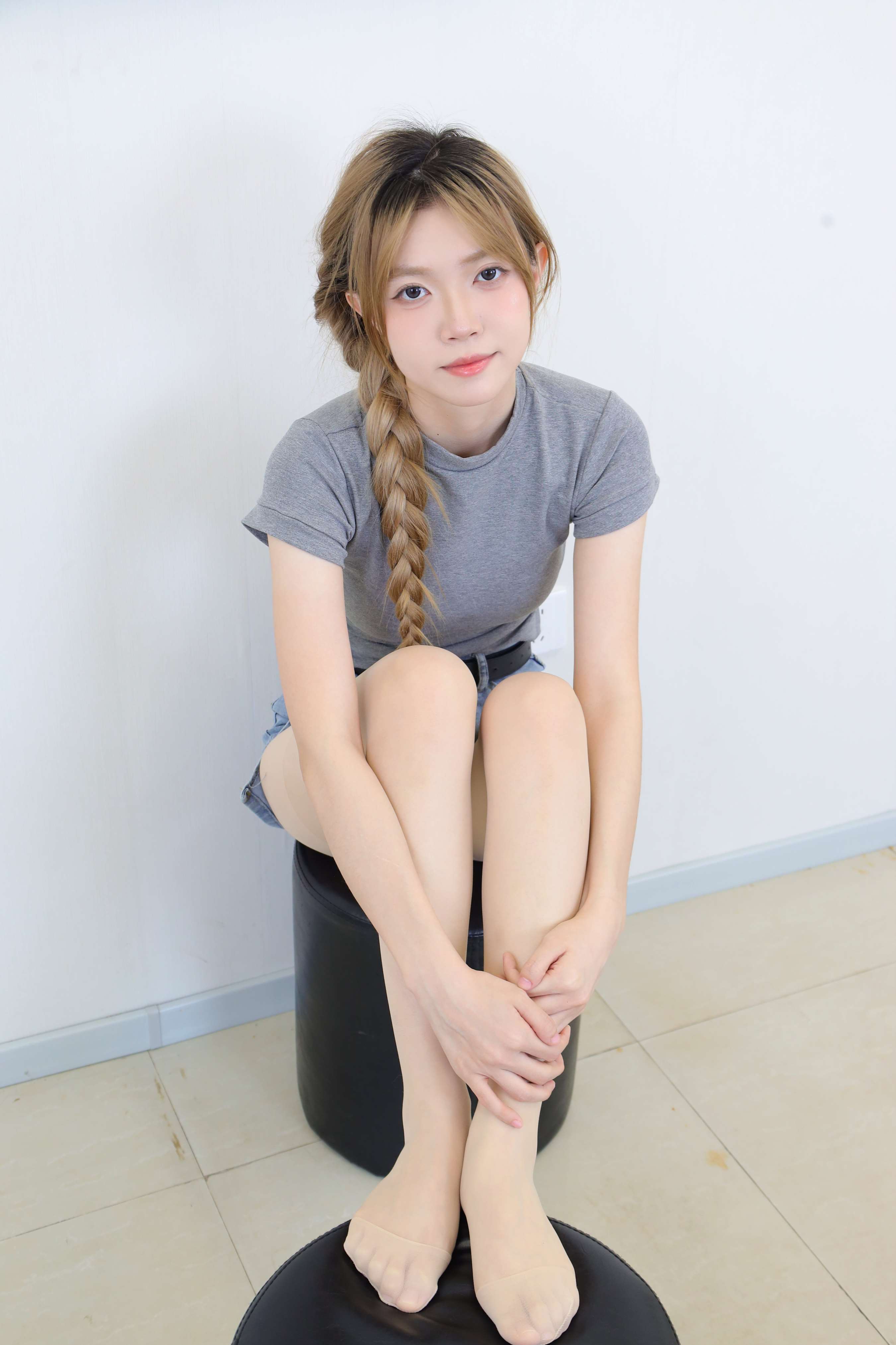 《yuuu 牛仔热裤の丝足》作品图