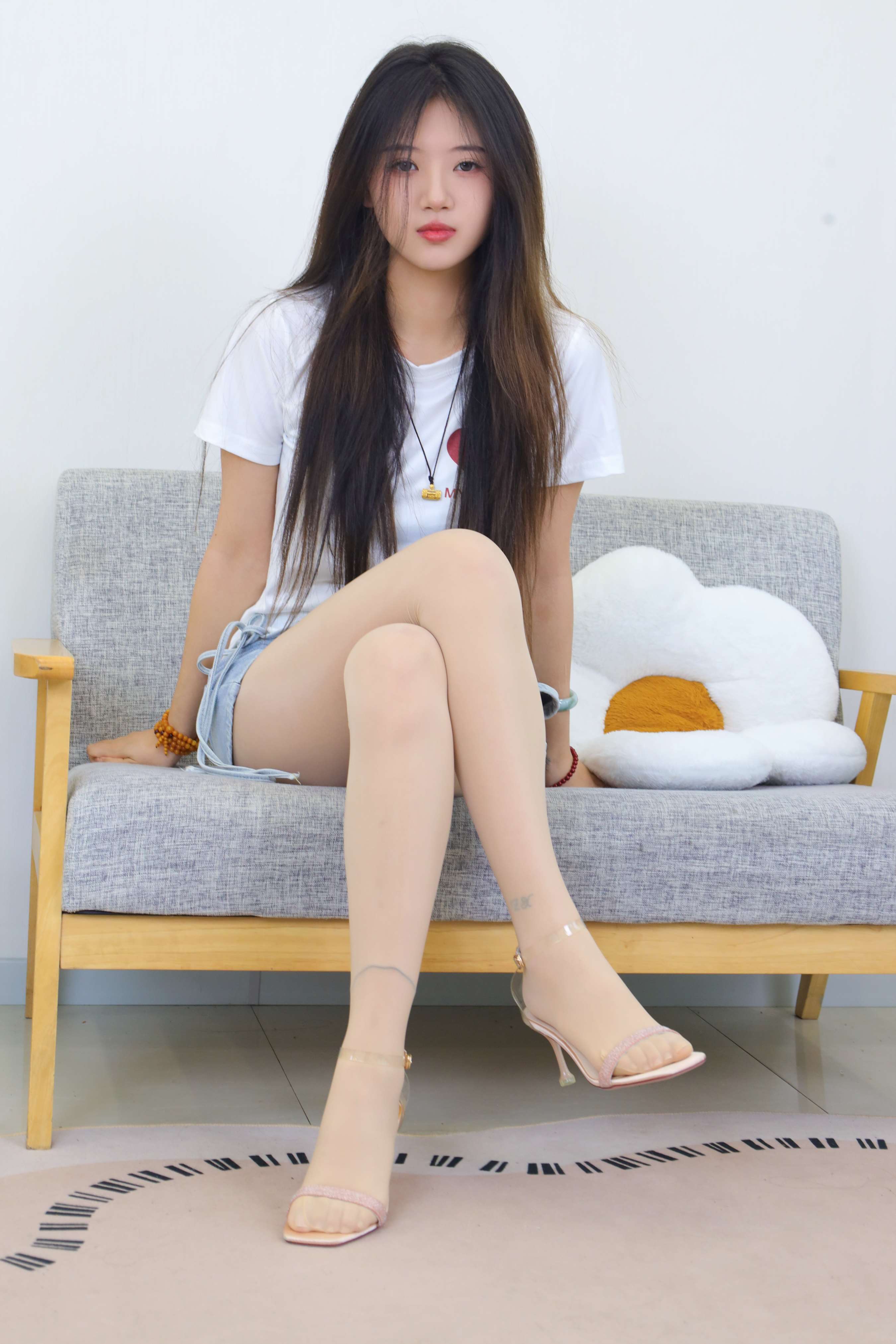 《子涵-牛仔热裤の丝足》作品图