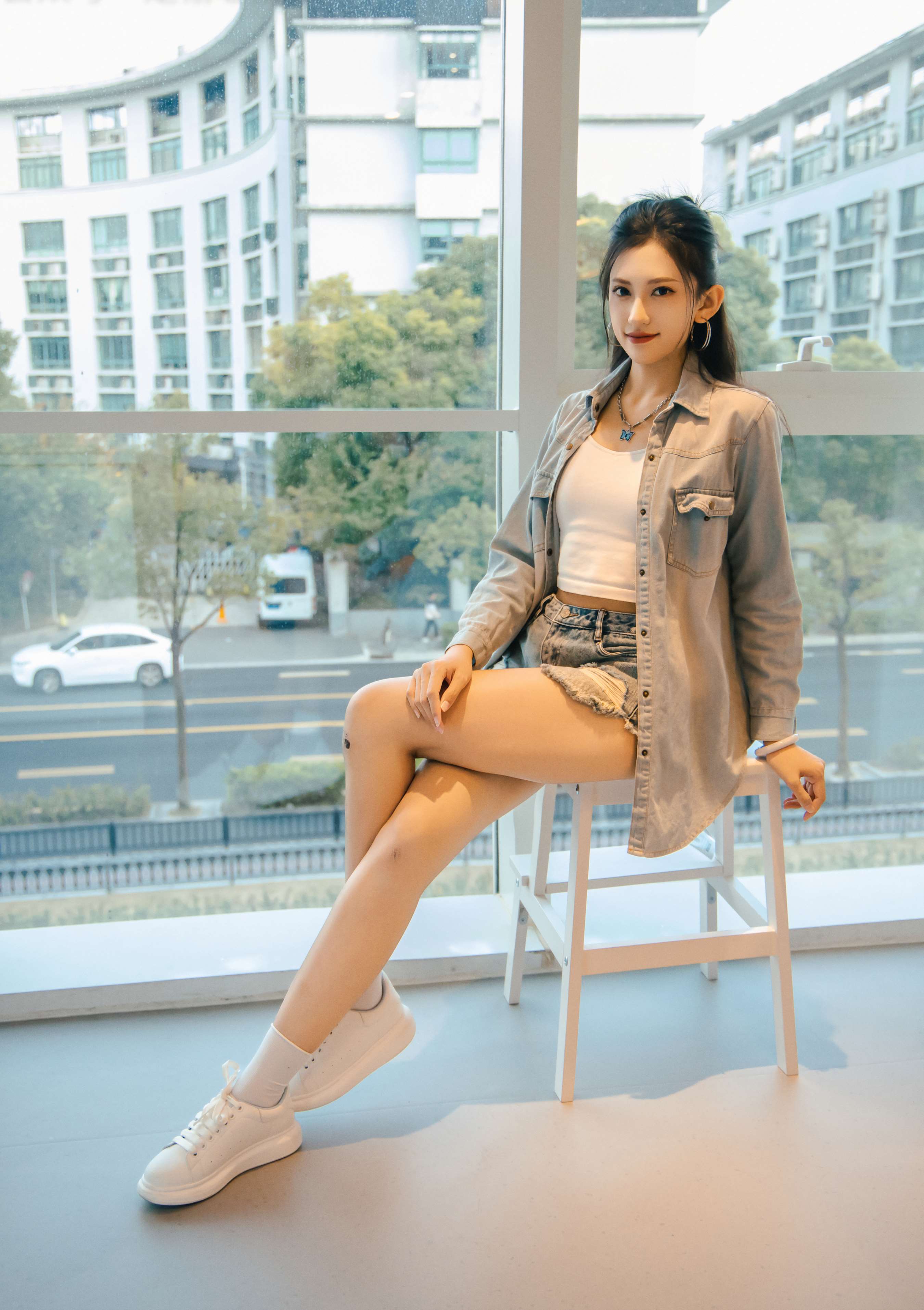 《可乐 板鞋の白棉袜、裸足》作品图