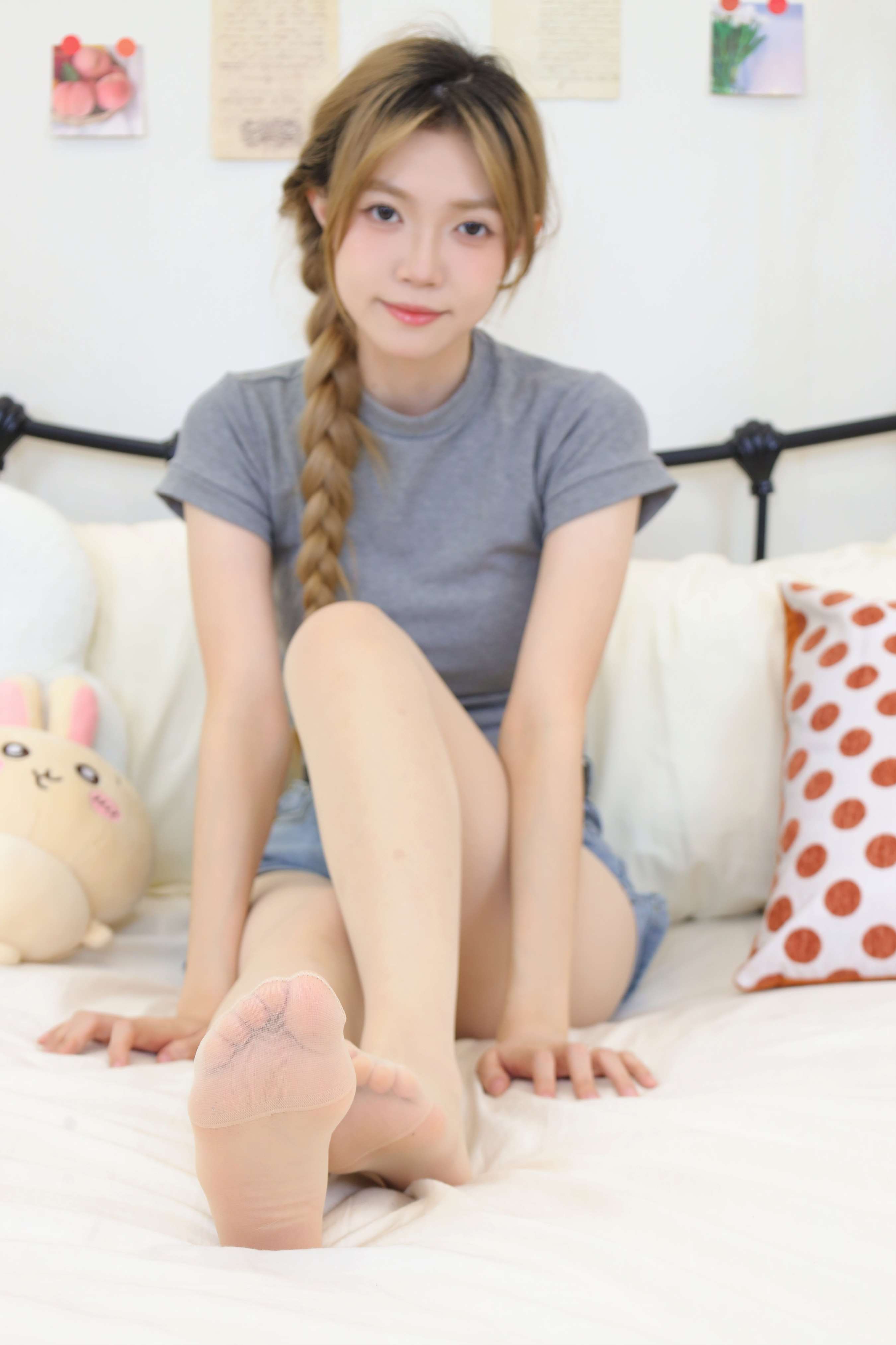 《yuuu 牛仔热裤の丝足》作品图