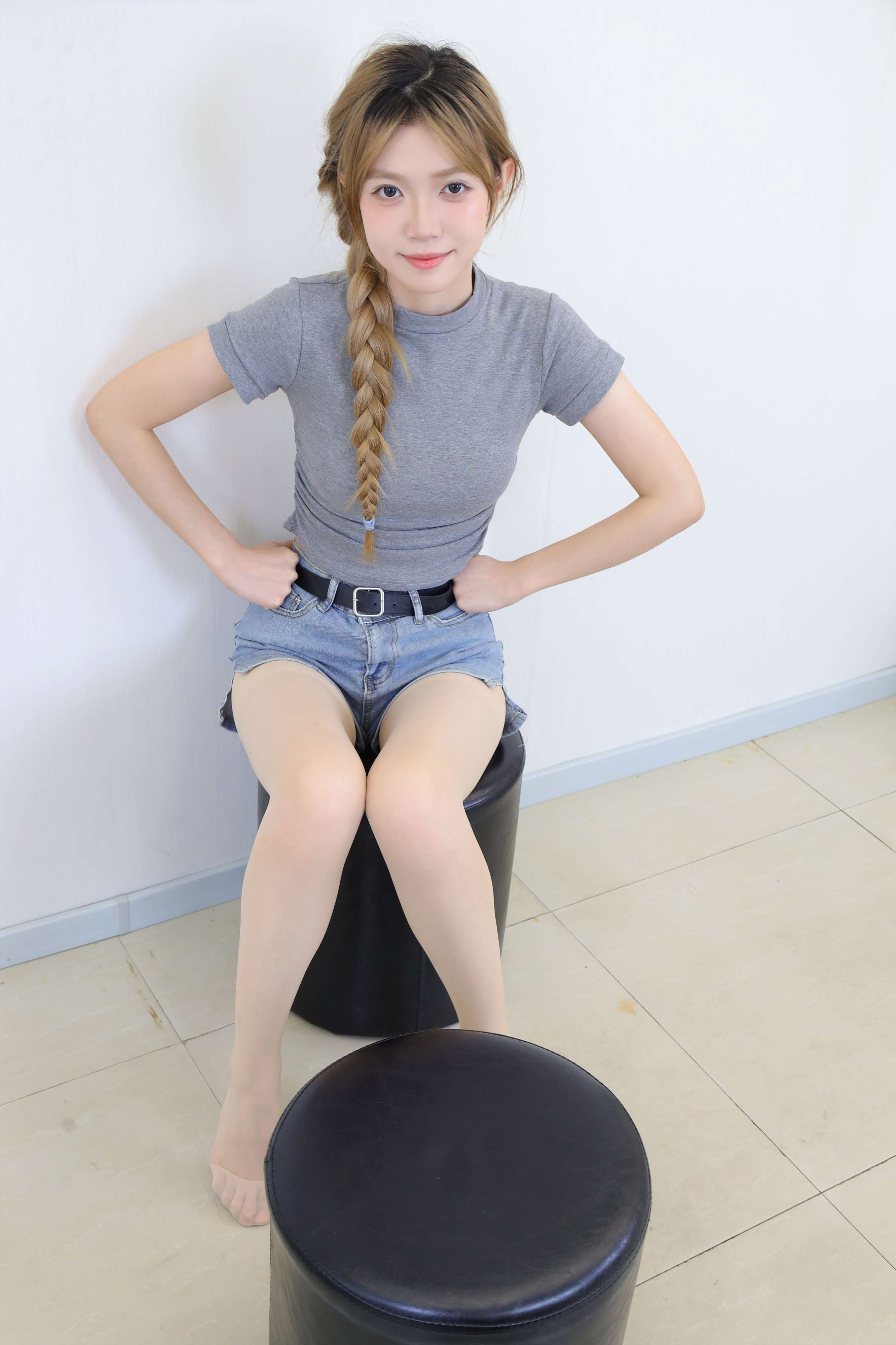 《yuuu 牛仔热裤の丝足》作品图