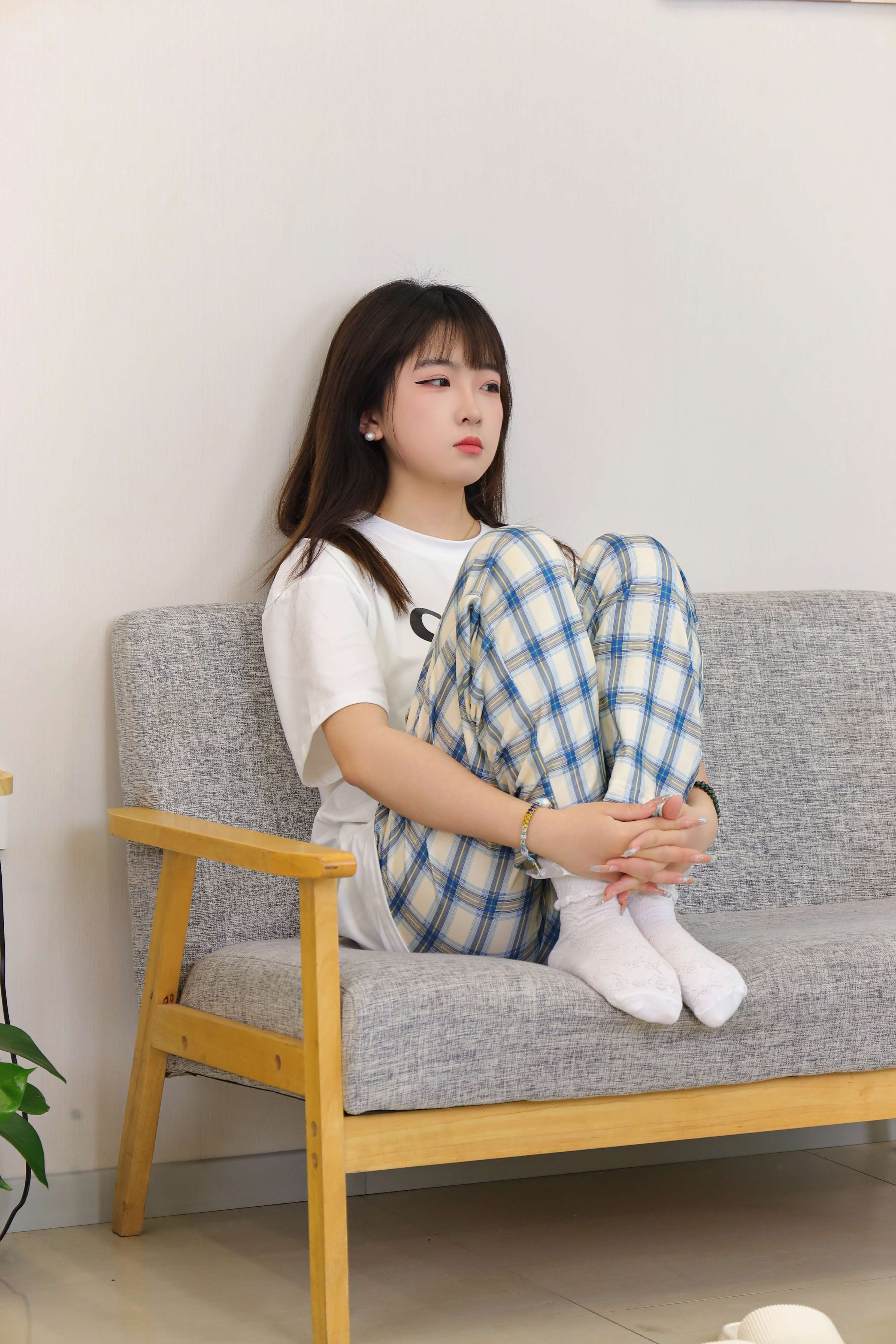 《小代 格子裤の棉袜、赤足》作品图