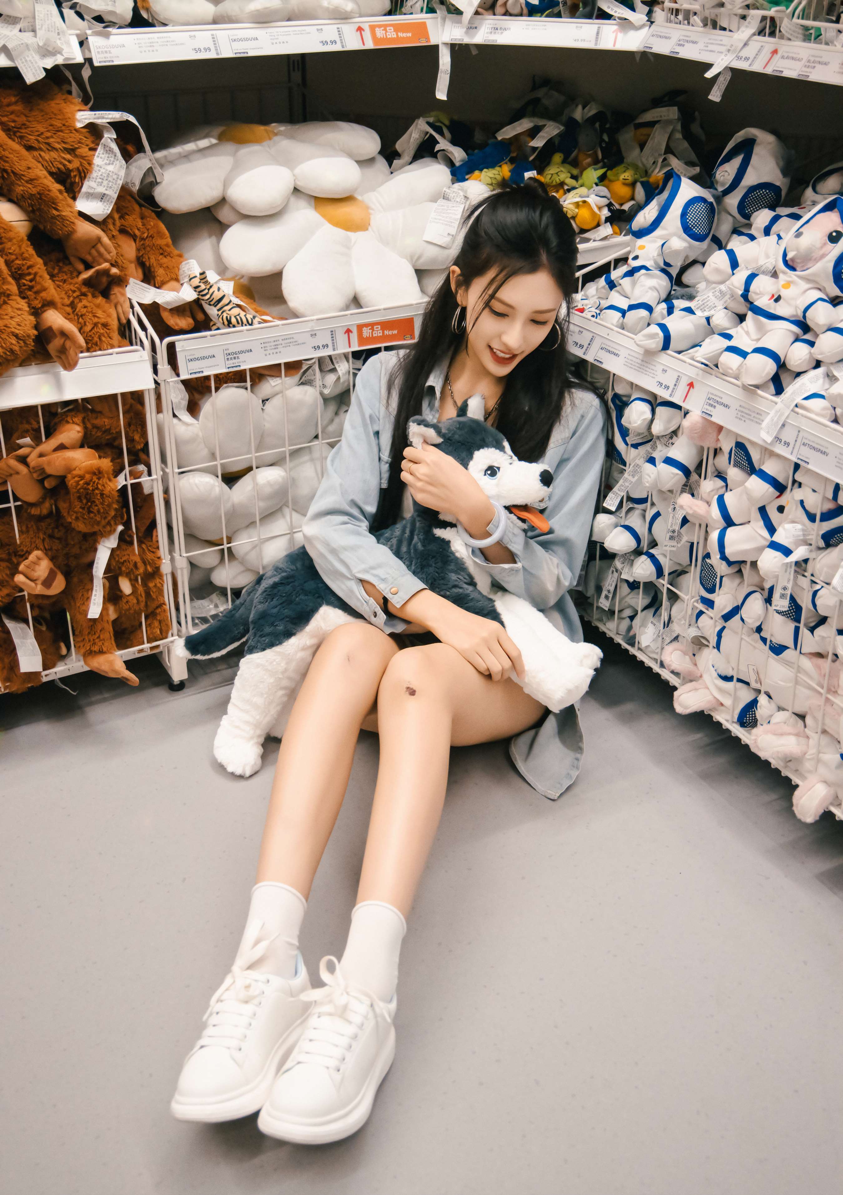 《可乐 板鞋の白棉袜、裸足》作品图