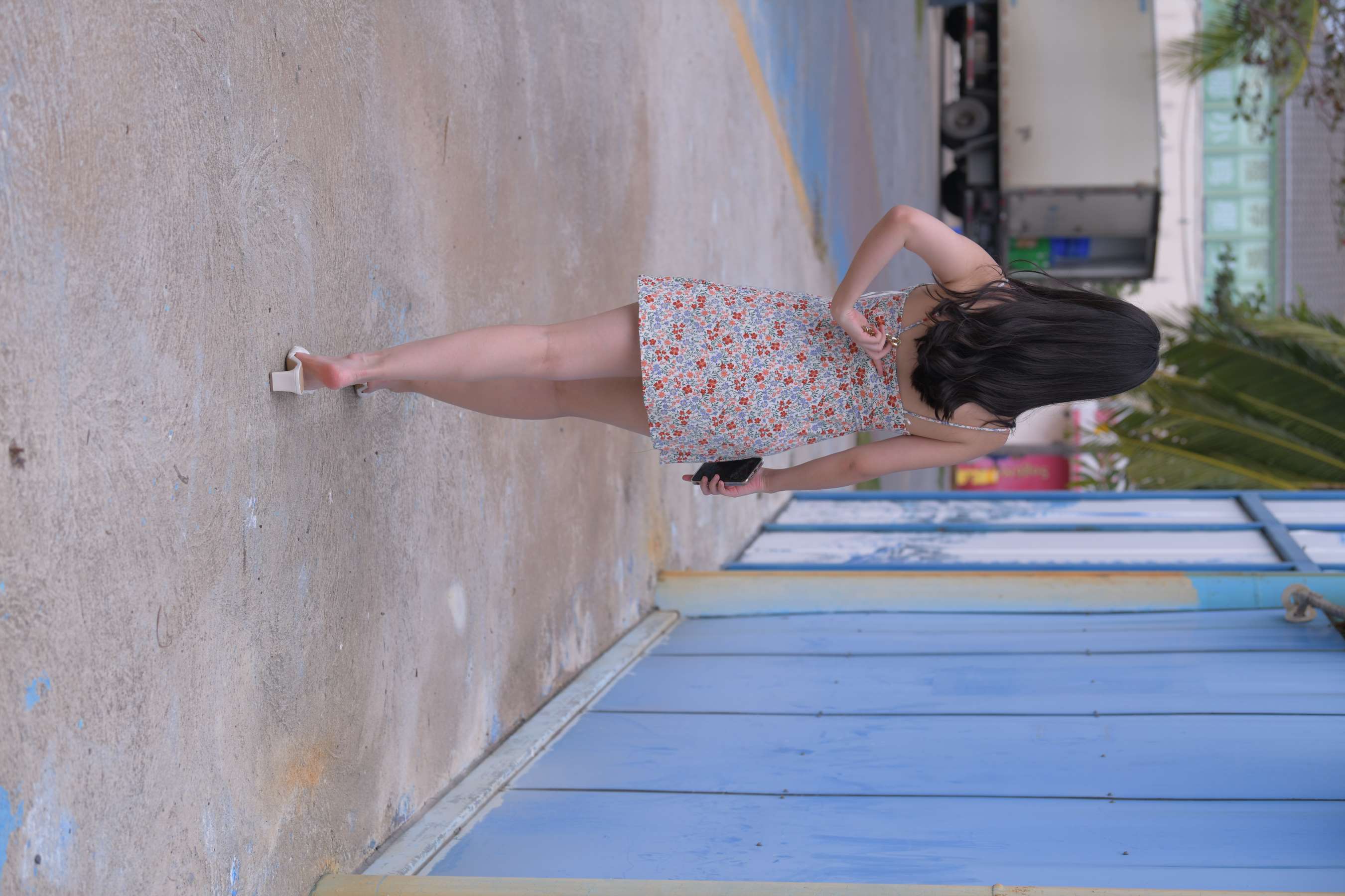 《花裙少女凉高跟の嫩足》作品图